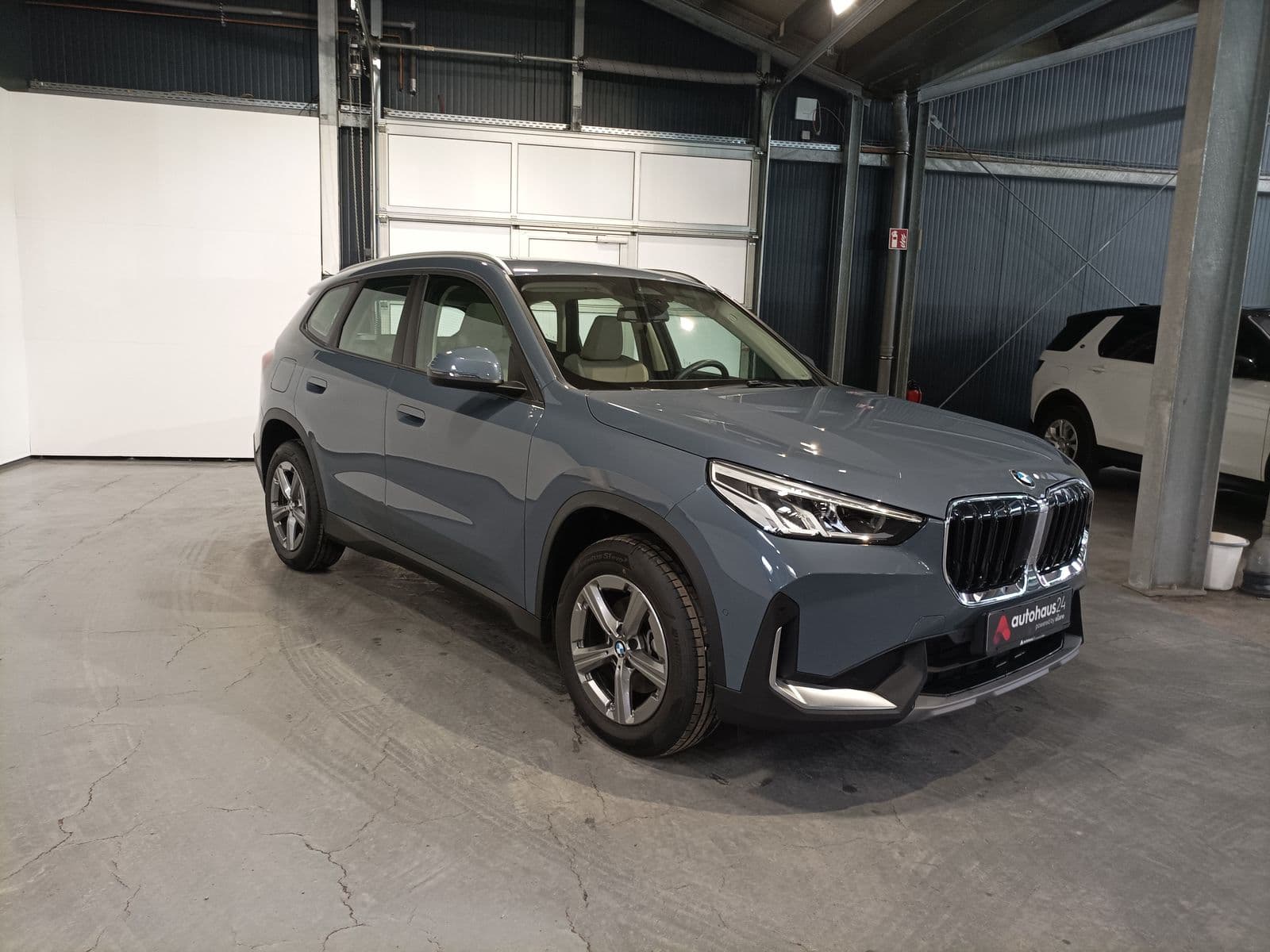 BMW X1 SUV / Crossover / Geländewagen BMW X1 sDrive18i Steptronic Sports Utility Vehicle #1