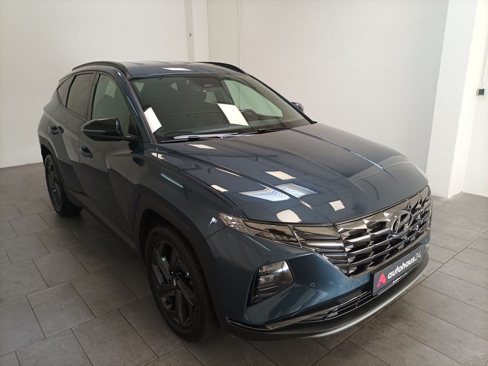 Hyundai Tucson SUV / Crossover / Geländewagen HYUNDAI Tucson 1.6 T-GDI Advantage Sports Utility Vehicle #1