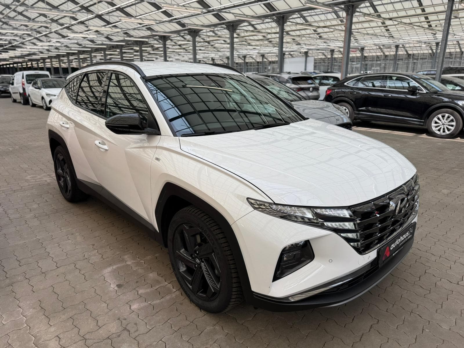 Hyundai Tucson SUV / Crossover / Geländewagen HYUNDAI Tucson 1.6 T-GDI 132kW 48V Blackline DCT 4WD Sports Utility Vehicle #1