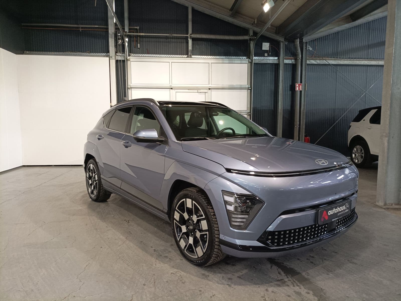 Hyundai Kona SUV / Crossover / Geländewagen HYUNDAI Kona ELEKTRO 160kW Trend-Paket Sports Utility Vehicle #1