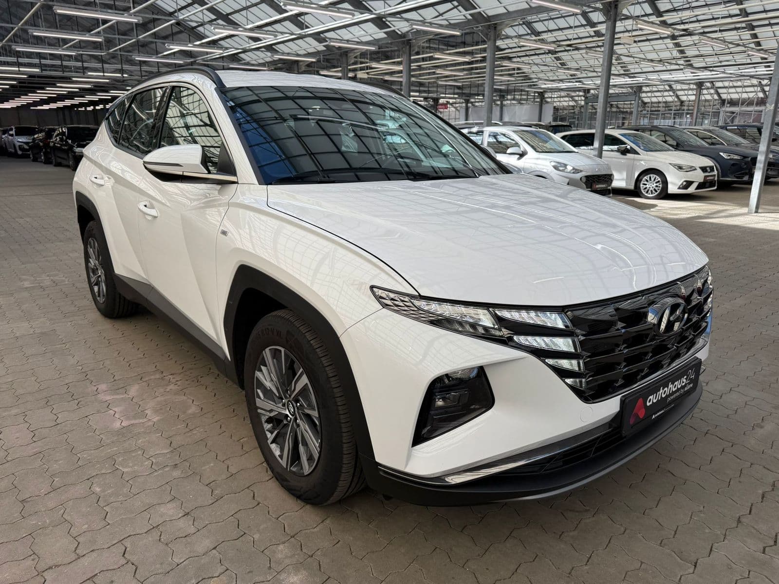 Hyundai Tucson SUV / Crossover / Geländewagen HYUNDAI Tucson 1.6 T-GDI 48V Select DCT Sports Utility Vehicle #1