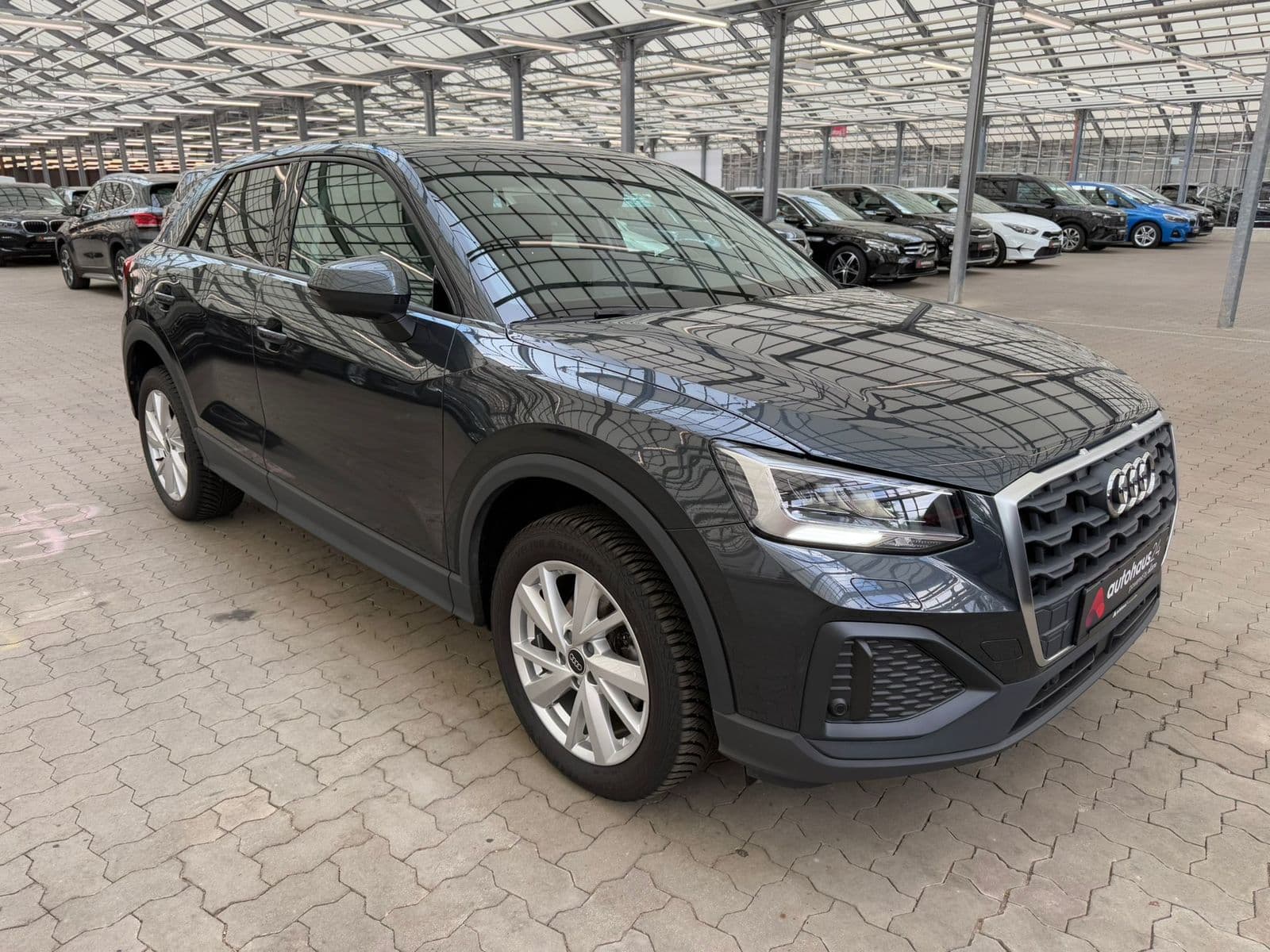Audi Q2 SUV / Crossover / Geländewagen AUDI Q2 35 TFSI S tronic Sports Utility Vehicle #1