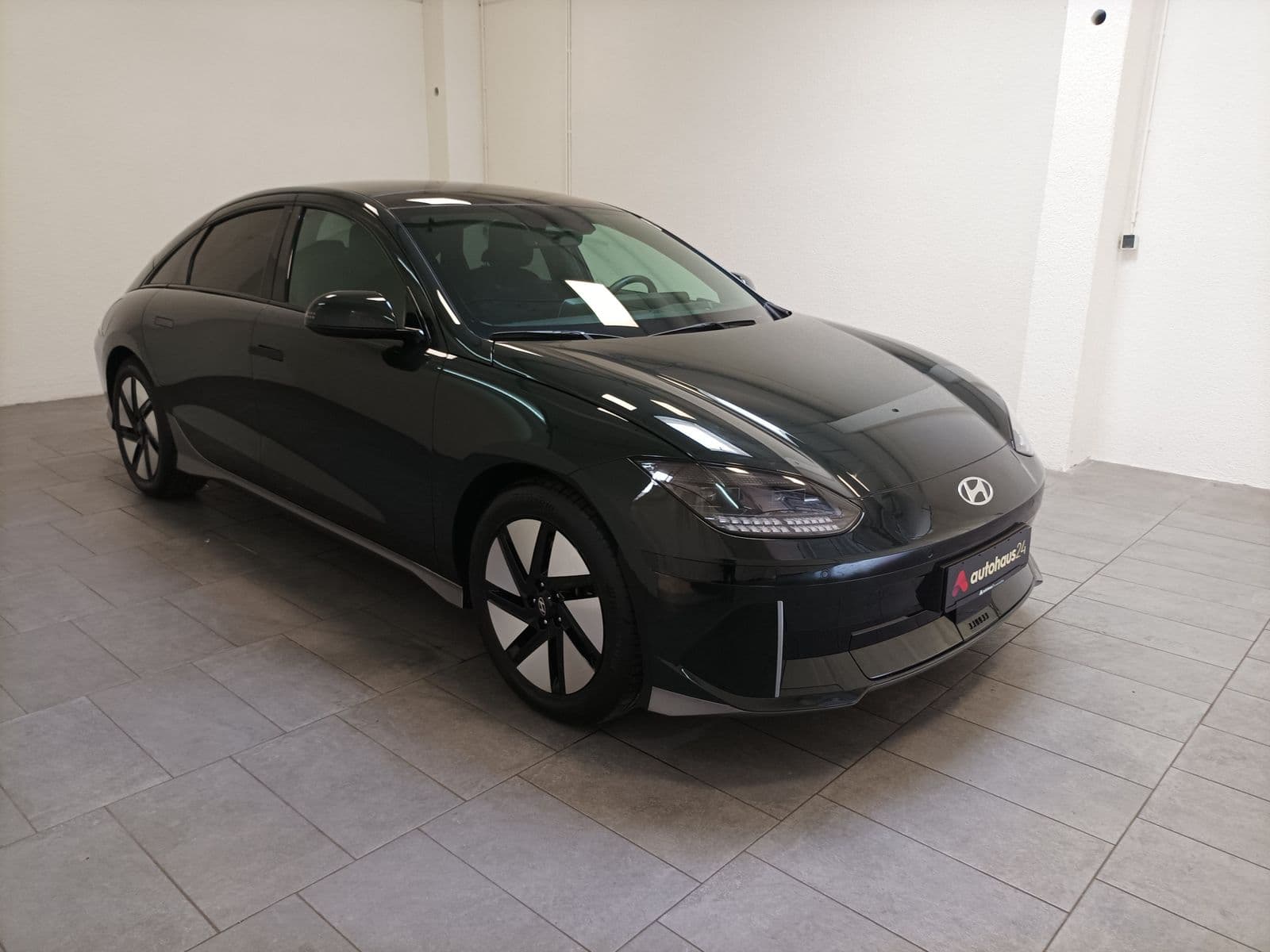 Hyundai IONIQ 6 Limousine HYUNDAI IONIQ 6 77,4kWh 168kW Dynamiq Limousine #1