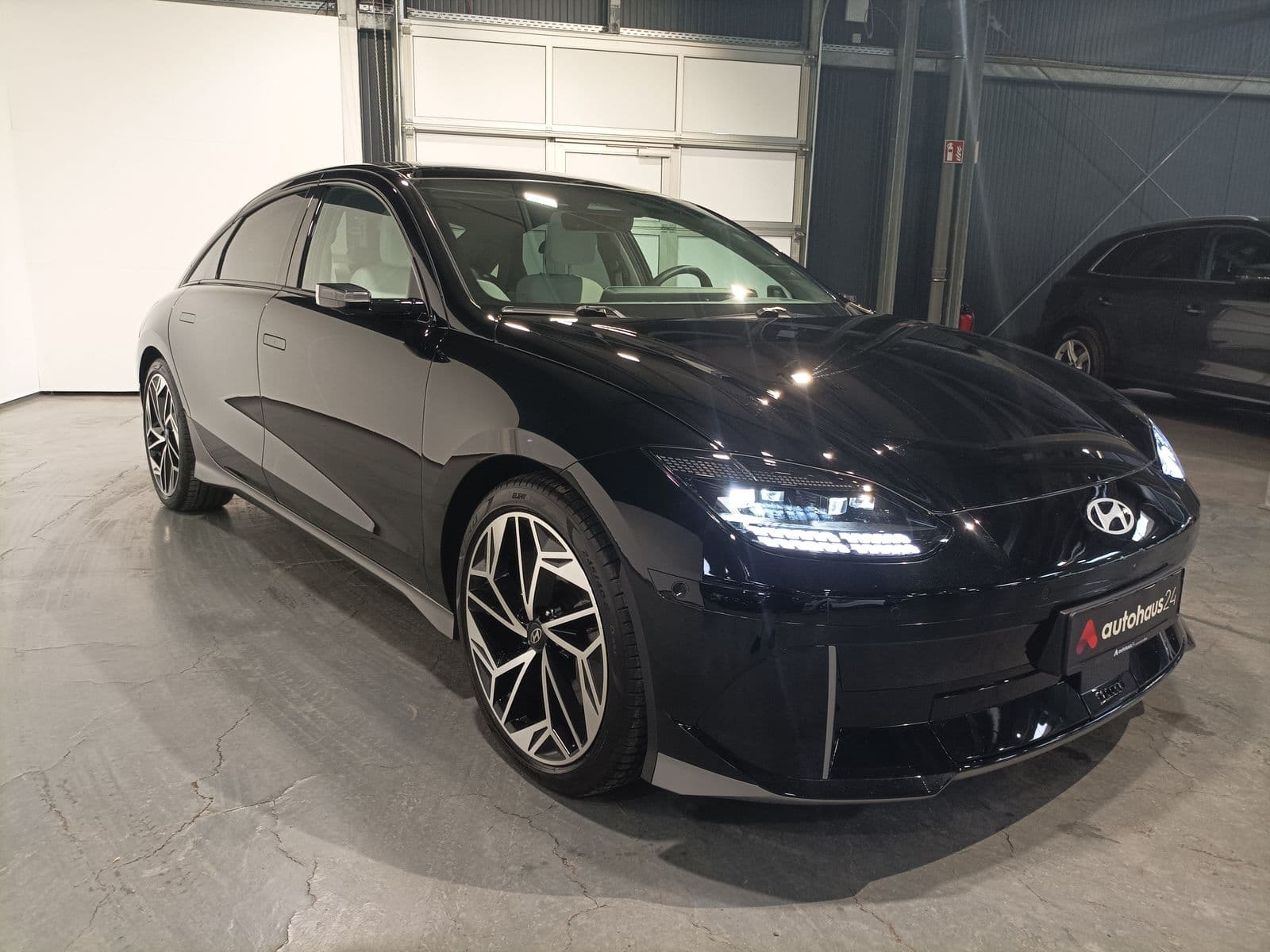 Hyundai IONIQ 6 Limousine HYUNDAI IONIQ 6 77,4kWh 168kW Dynamiq Limousine #1