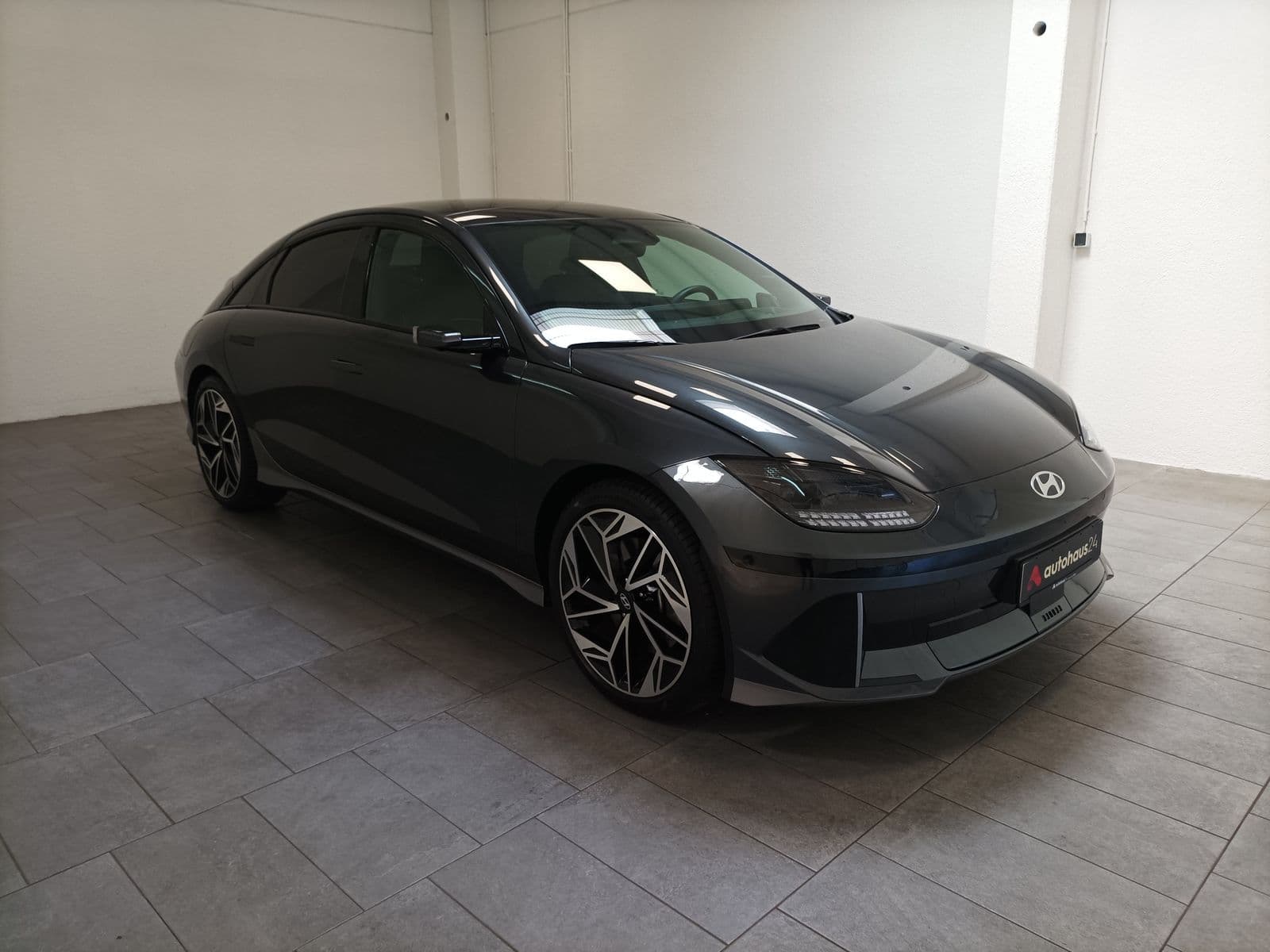 Hyundai IONIQ 6 Limousine HYUNDAI IONIQ 6 77,4kWh 168kW Dynamiq Limousine #1