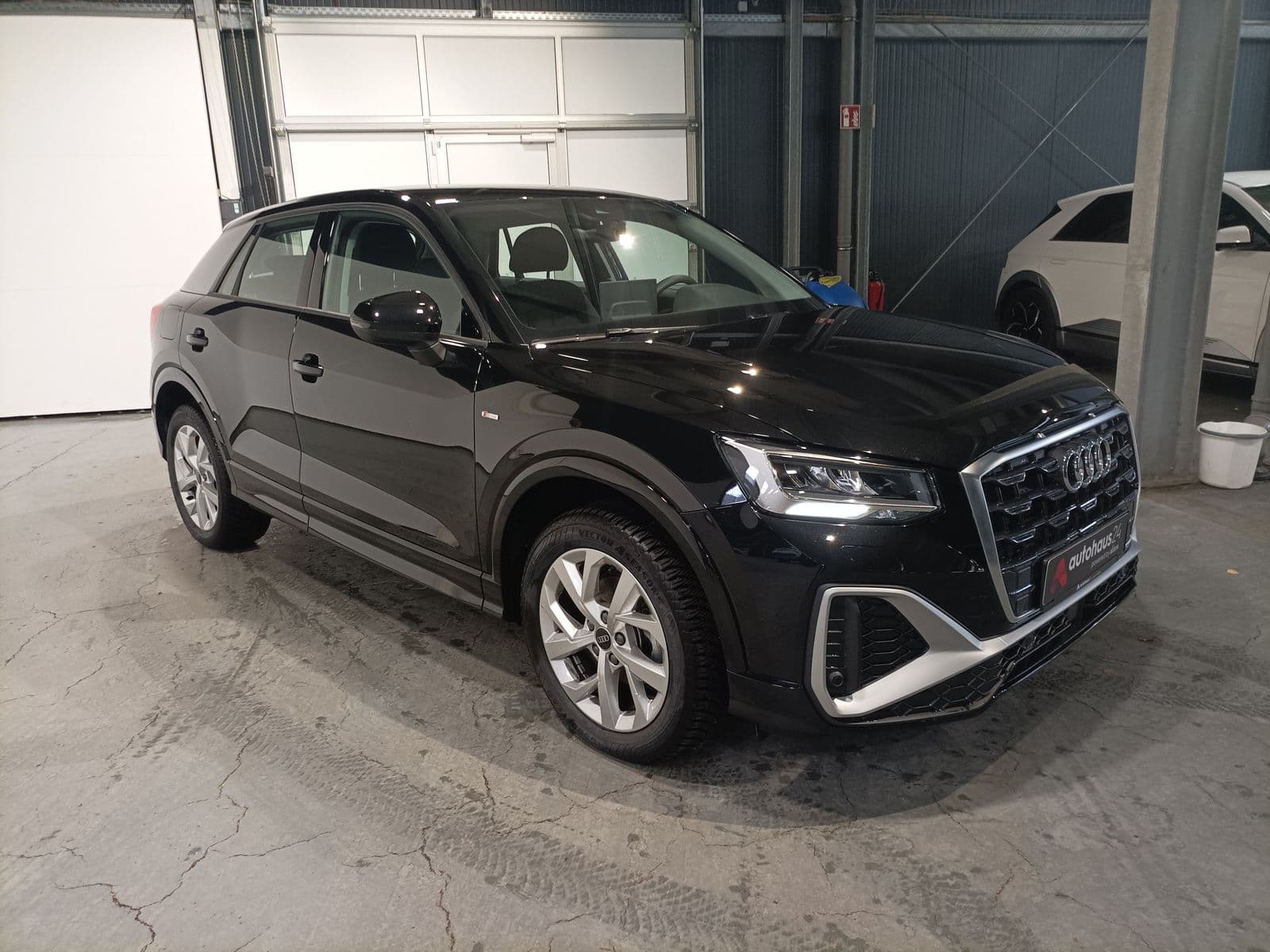 Audi Q2 SUV / Crossover / Geländewagen AUDI Q2 35 TFSI S tronic S line Sports Utility Vehicle #1