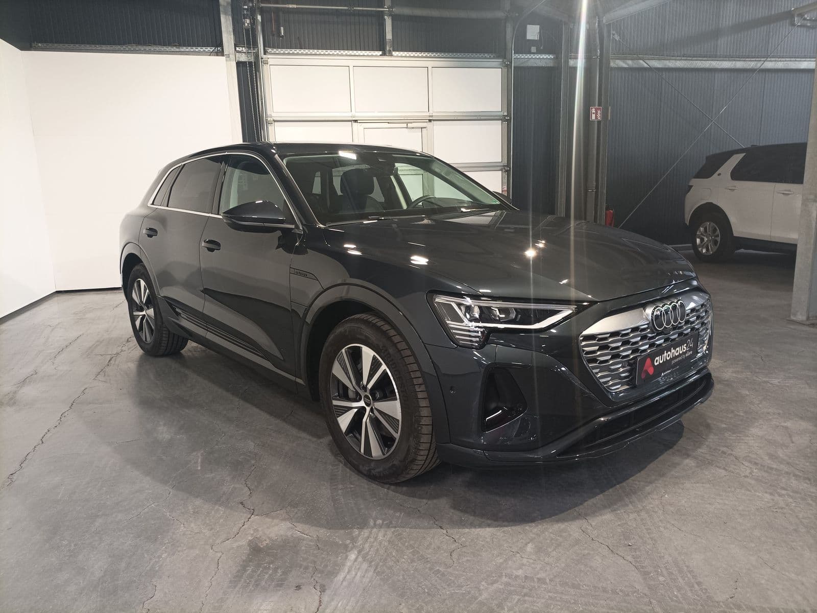 Audi Q8 e-tron SUV / Crossover / Geländewagen AUDI Q8 e-tron 55 e-tron quattro advanced Sports Utility Vehicle #1