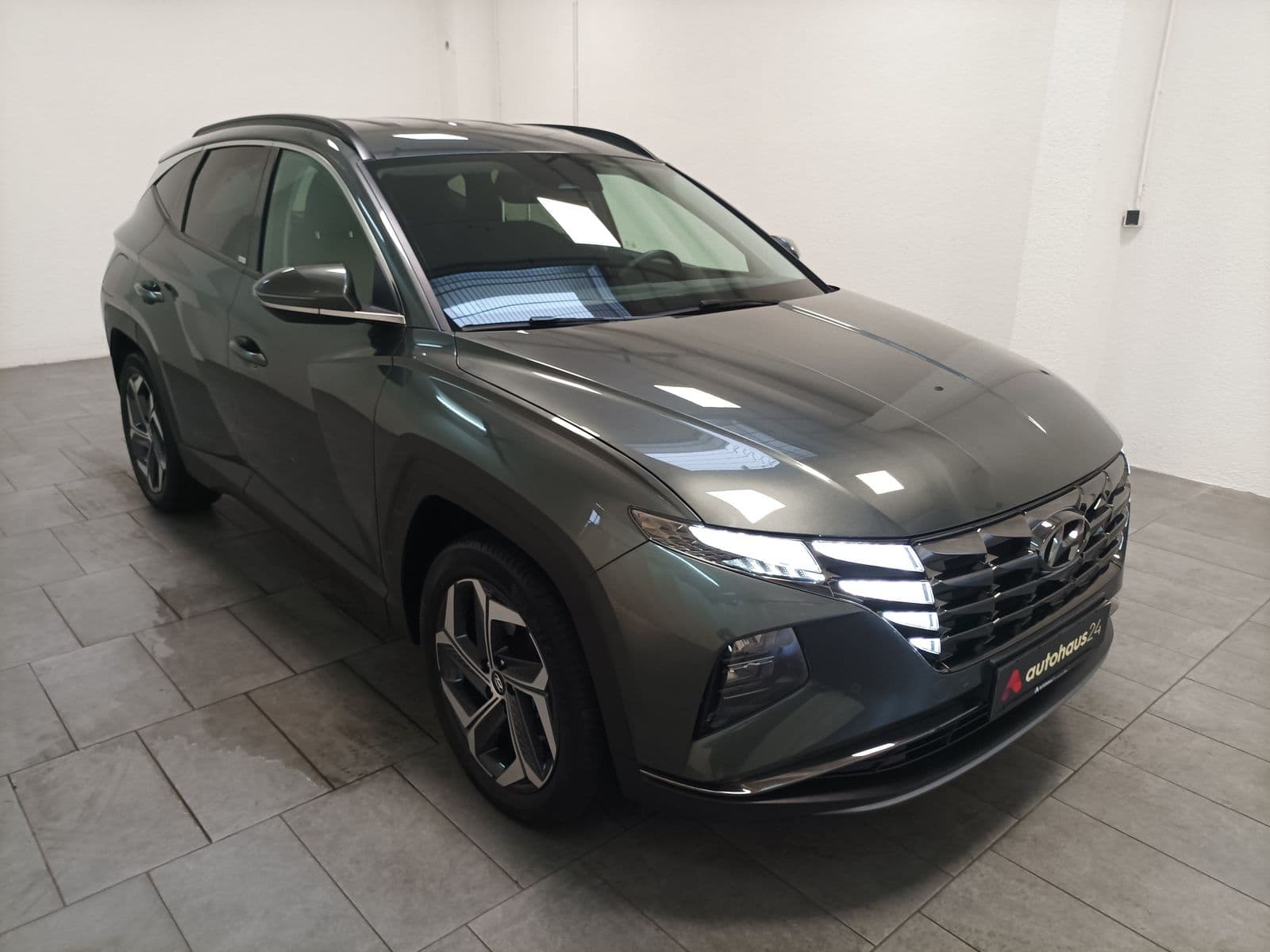 Hyundai Tucson SUV / Crossover / Geländewagen HYUNDAI Tucson 1.6 T-GDI Plug-in Hybrid 4WD Auto Sports Utility Vehicle #1
