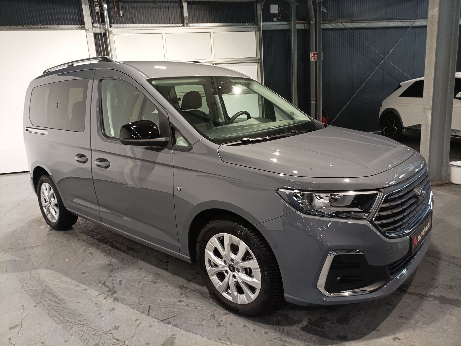 Ford Tourneo Kleinbus / Van FORD Tourneo Connect 1,5 EcoBoost 85kW Titanium Automatik Kompaktvan #1