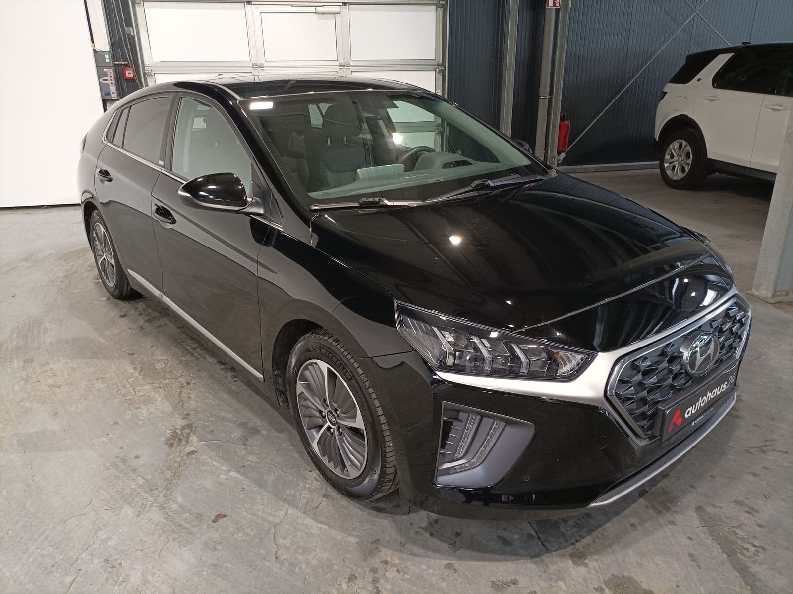 Hyundai IONIQ Limousine HYUNDAI IONIQ 1.6l GDi PLUG-IN HYBRID Premium Schräghecklimousine