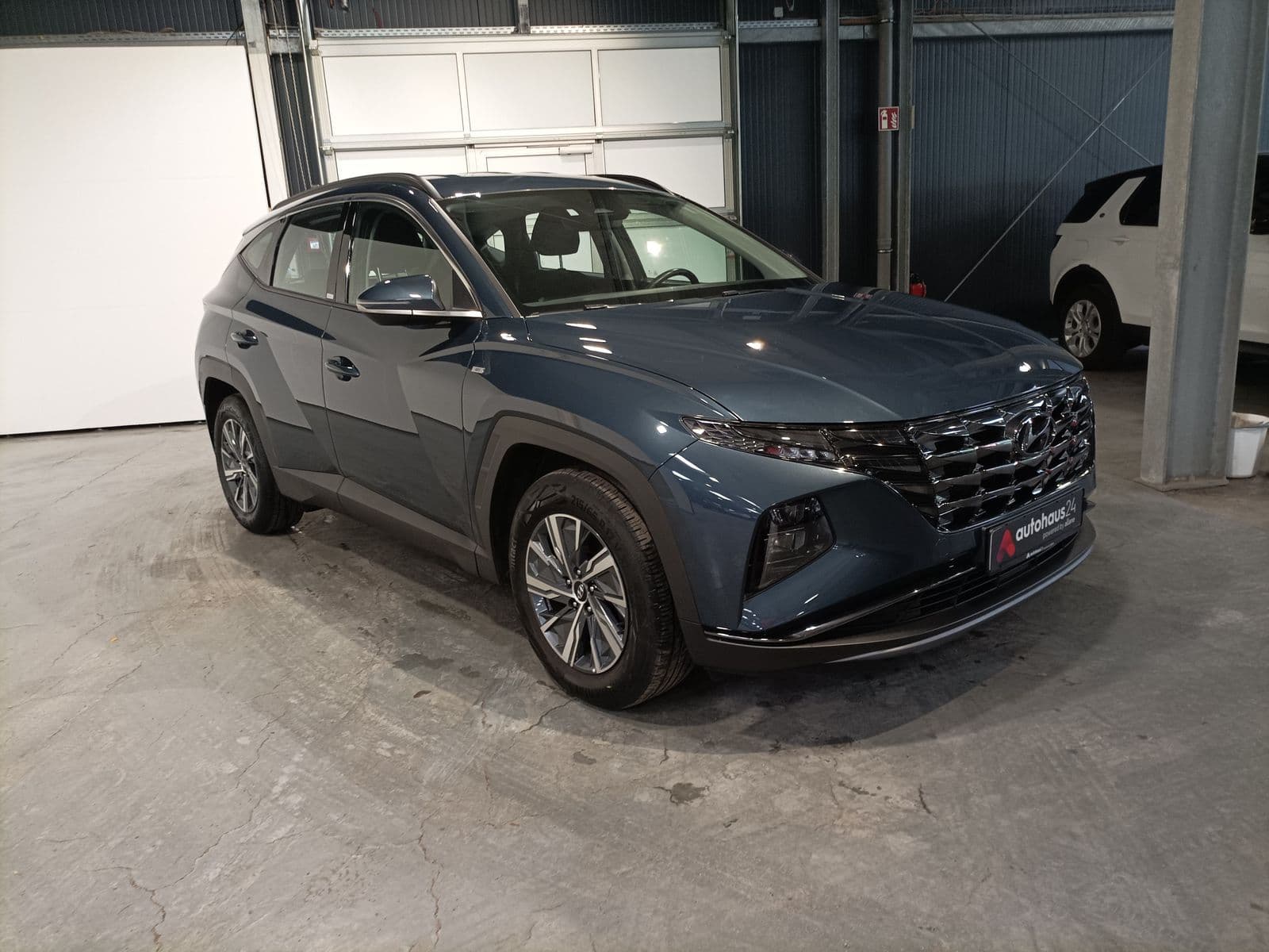 Hyundai Tucson SUV / Crossover / Geländewagen HYUNDAI Tucson 1.6l Turbo 2WD 6MT Advantage Sports Utility Vehicle #1