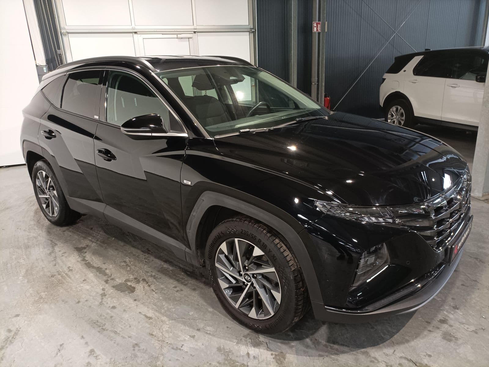 Hyundai Tucson SUV / Crossover / Geländewagen HYUNDAI Tucson 1.6l Turbo 2WD 6MT Advantage Sports Utility Vehicle #1