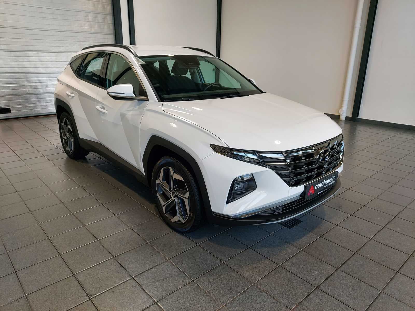 Hyundai Tucson SUV / Crossover / Geländewagen HYUNDAI Tucson 1.6 T-GDI Plug-in Hybrid 4WD Auto Sports Utility Vehicle #1