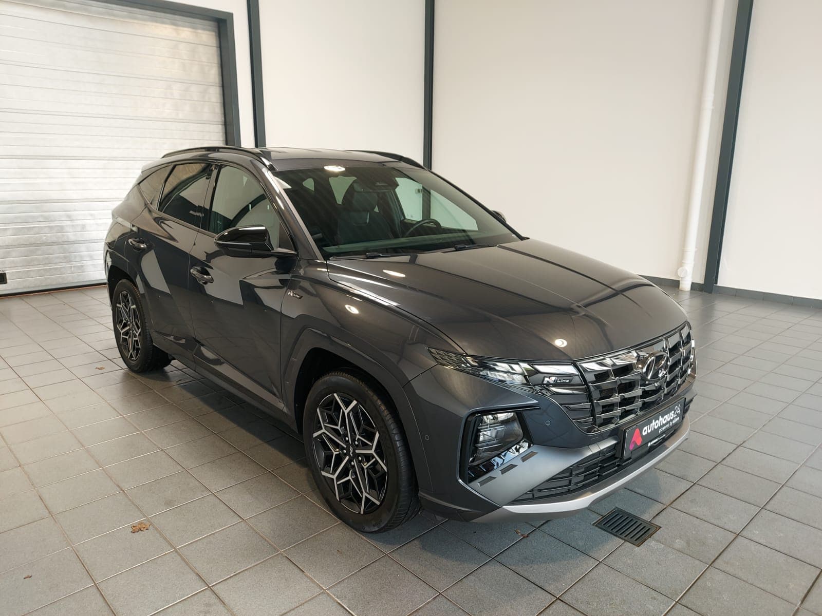 Hyundai Tucson SUV / Crossover / Geländewagen HYUNDAI Tucson 1.6 T-GDI Plug-in Hybrid 4WD Auto Sports Utility Vehicle #1