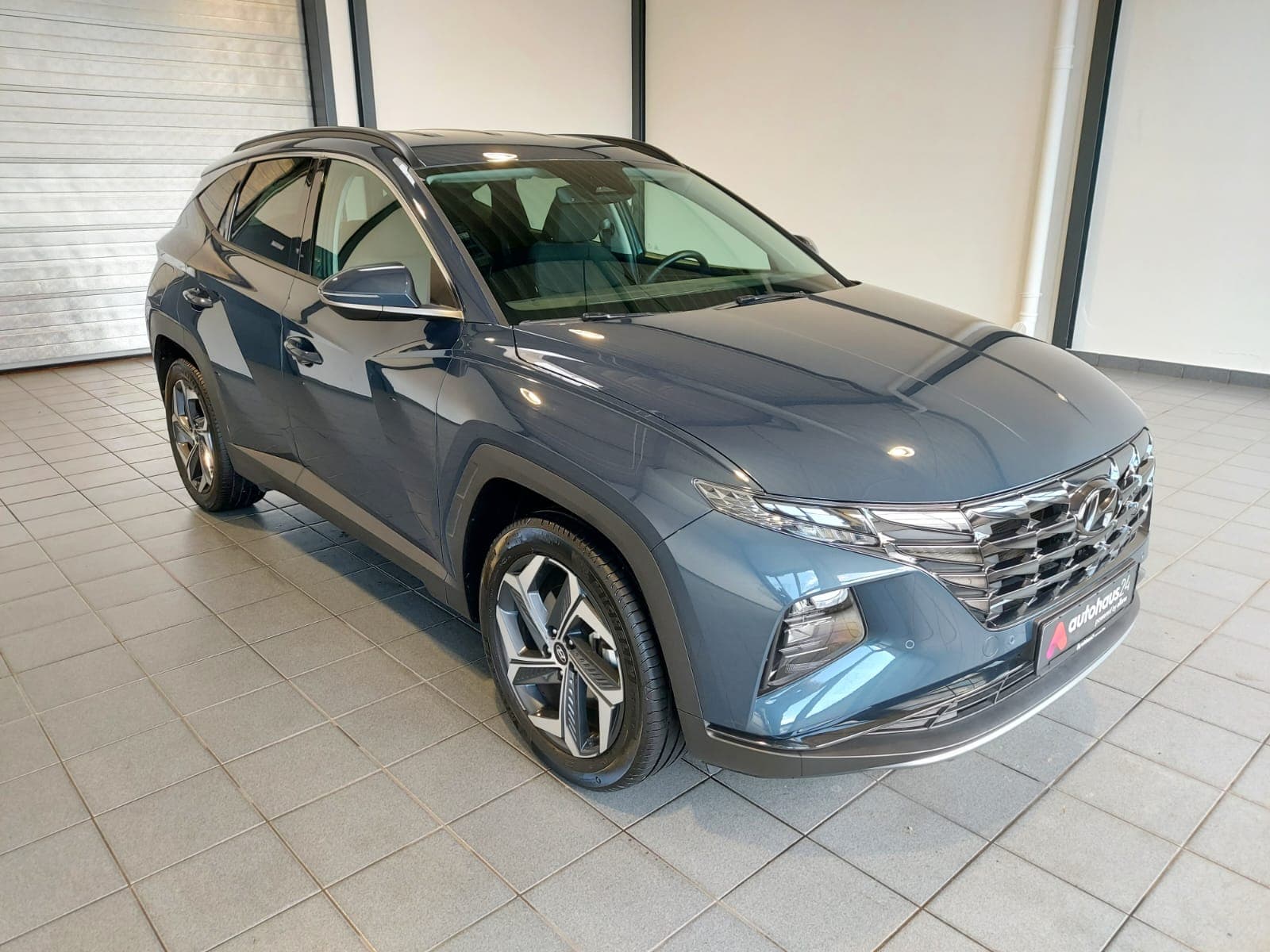 Hyundai Tucson SUV / Crossover / Geländewagen HYUNDAI Tucson 1.6 T-GDI Plug-in Hybrid 4WD Auto Sports Utility Vehicle #1