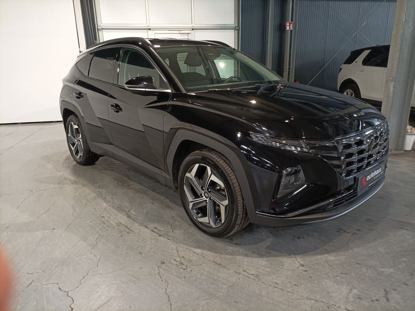 Hyundai Tucson SUV / Crossover / Geländewagen HYUNDAI Tucson 1.6 T-GDI Plug-in Hybrid 4WD Auto Sports Utility Vehicle #1