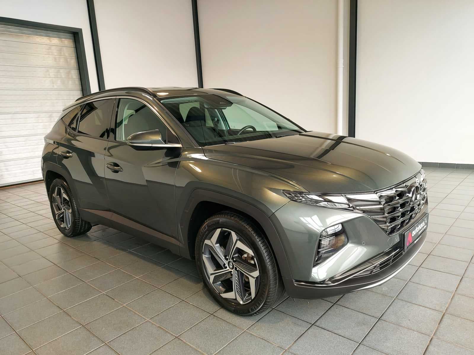Hyundai Tucson SUV / Crossover / Geländewagen HYUNDAI Tucson 1.6 T-GDI Plug-in Hybrid 4WD Auto Sports Utility Vehicle #1