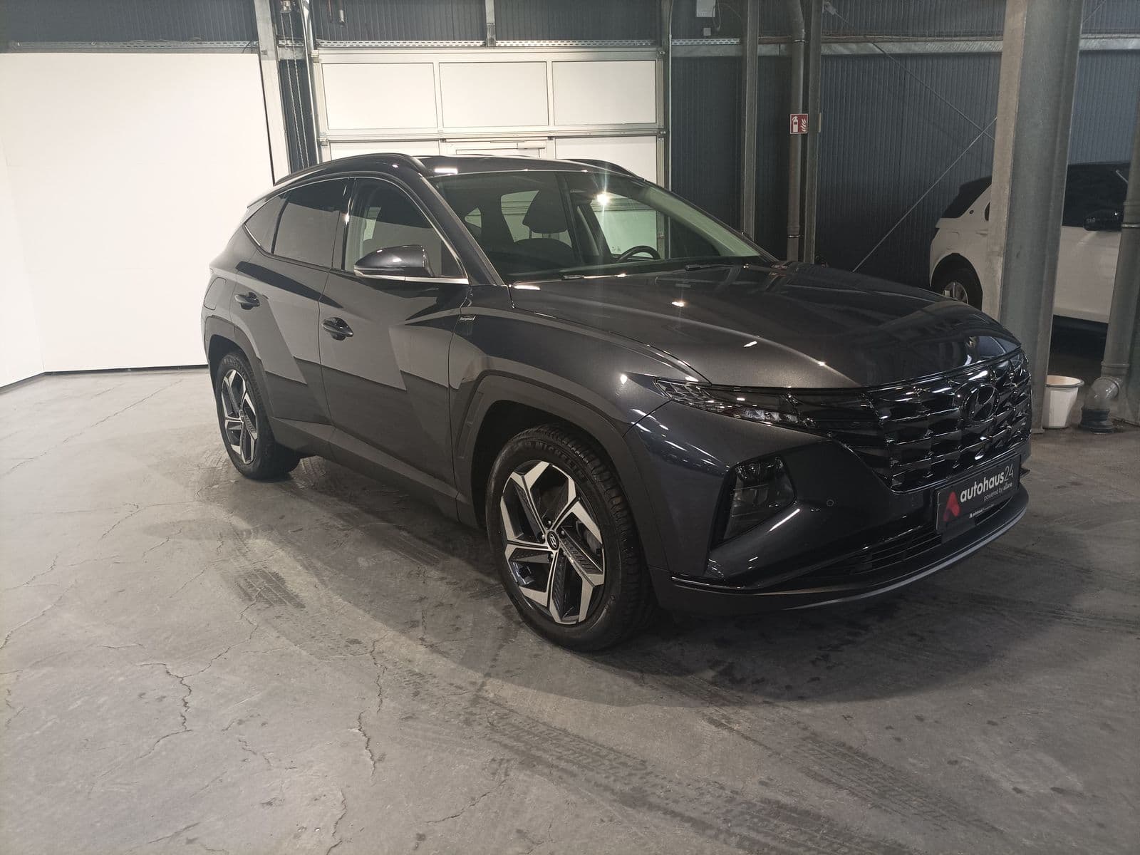 Hyundai Tucson SUV / Crossover / Geländewagen HYUNDAI Tucson 1.6 T-GDI Plug-in Hybrid 4WD Auto Sports Utility Vehicle #1