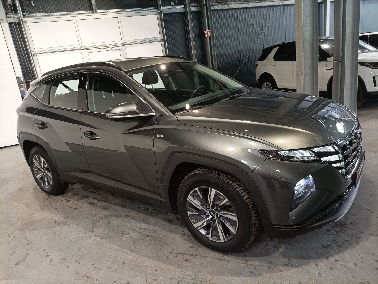 Hyundai Tucson SUV / Crossover / Geländewagen HYUNDAI Tucson 1.6 T-GDI 48V Select Sports Utility Vehicle #1