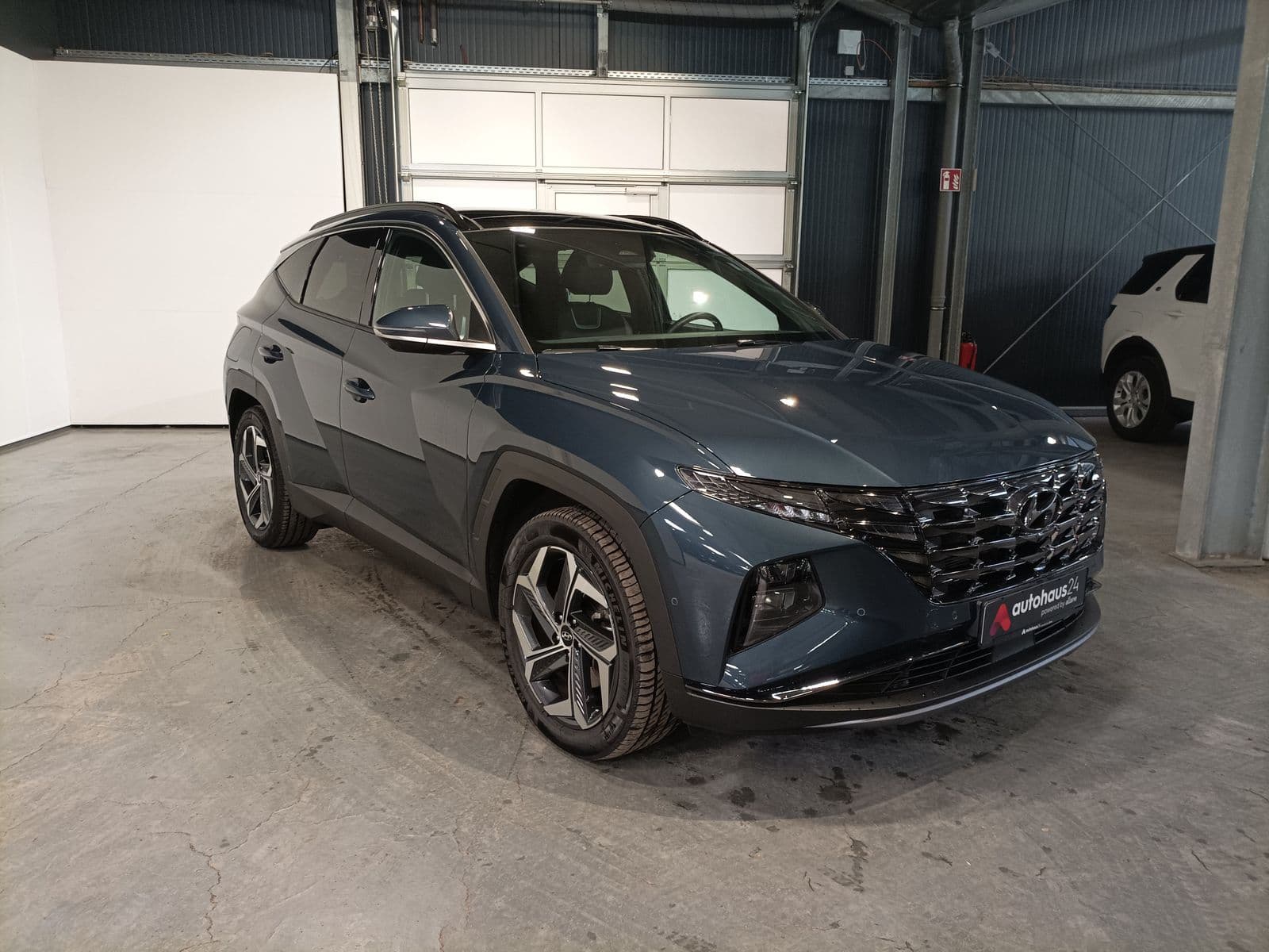 Hyundai Tucson SUV / Crossover / Geländewagen HYUNDAI Tucson 1.6 T-GDI Plug-in Hybrid 4WD Auto Sports Utility Vehicle #1