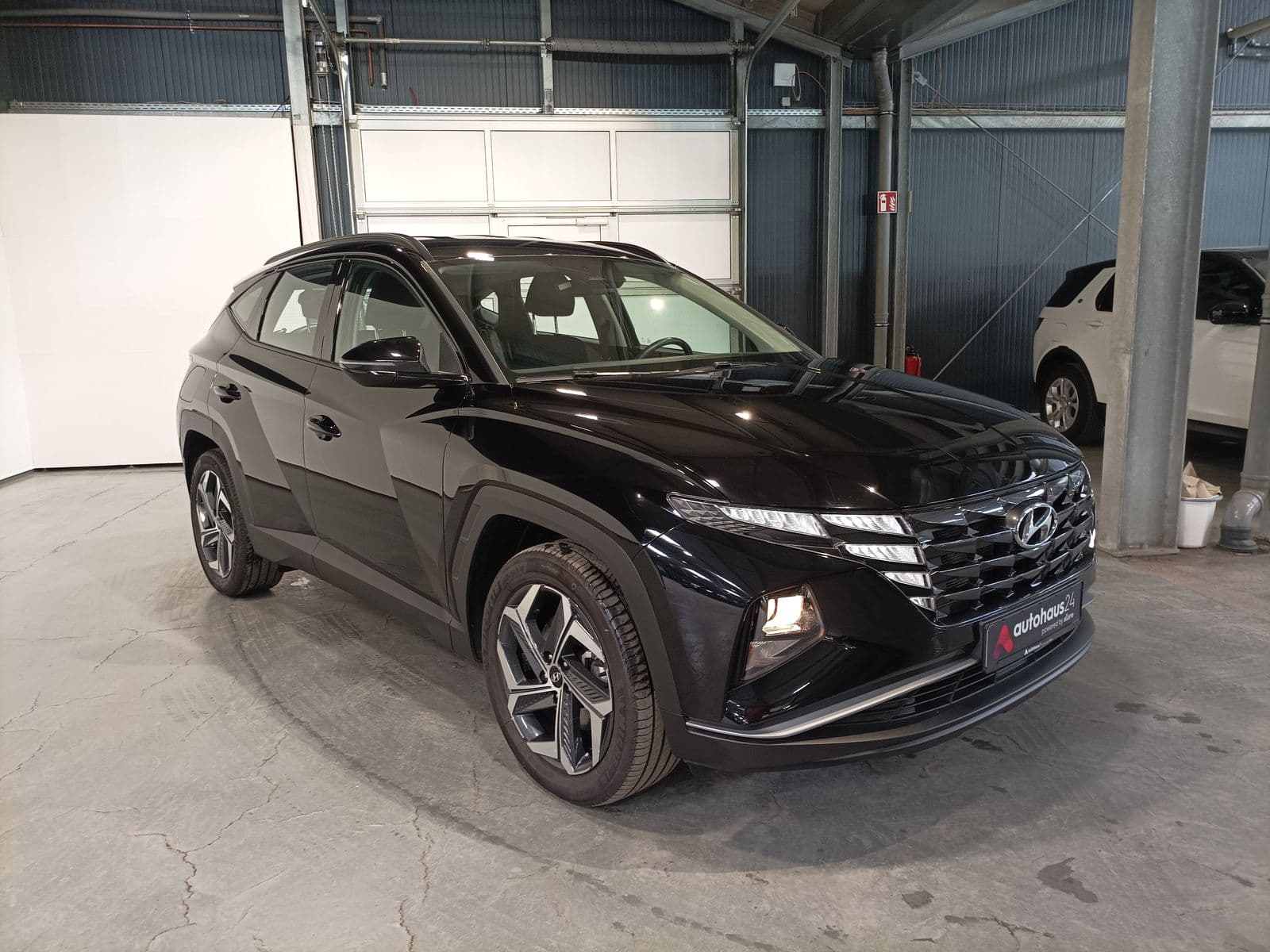 Hyundai Tucson SUV / Crossover / Geländewagen HYUNDAI Tucson 1.6 T-GDI Plug-in Hybrid 4WD Auto Sports Utility Vehicle #1