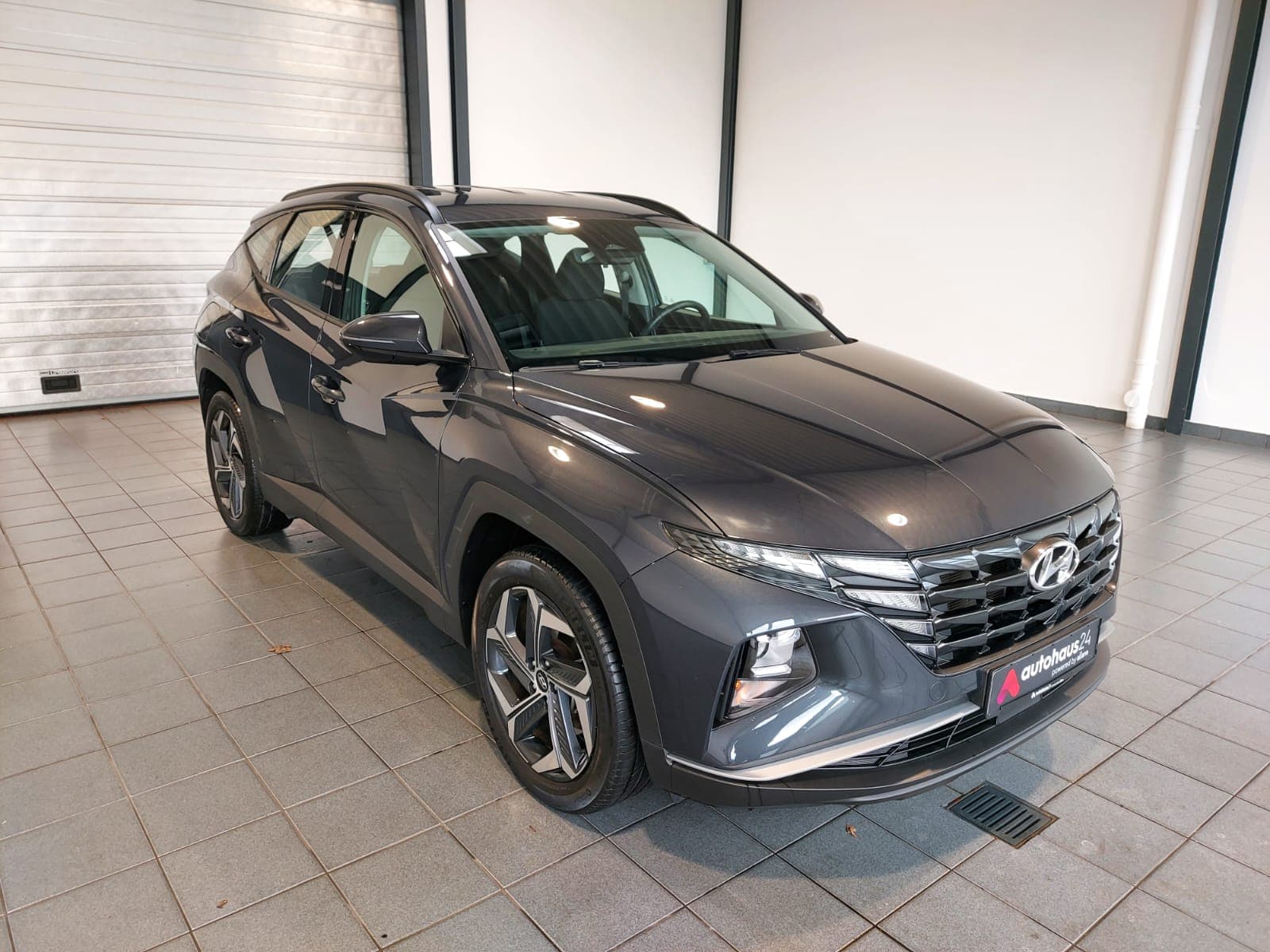 Hyundai Tucson SUV / Crossover / Geländewagen HYUNDAI Tucson 1.6 T-GDI Plug-in Hybrid 4WD Auto Sports Utility Vehicle #1