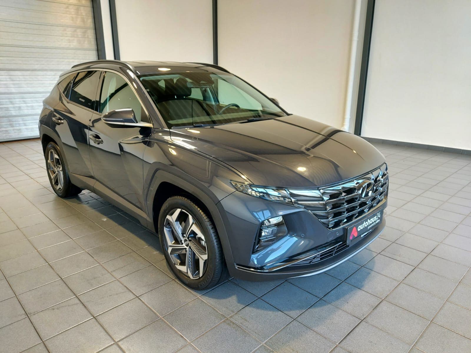 Hyundai Tucson SUV / Crossover / Geländewagen HYUNDAI Tucson 1.6 T-GDI Plug-in Hybrid 4WD Auto Sports Utility Vehicle #1