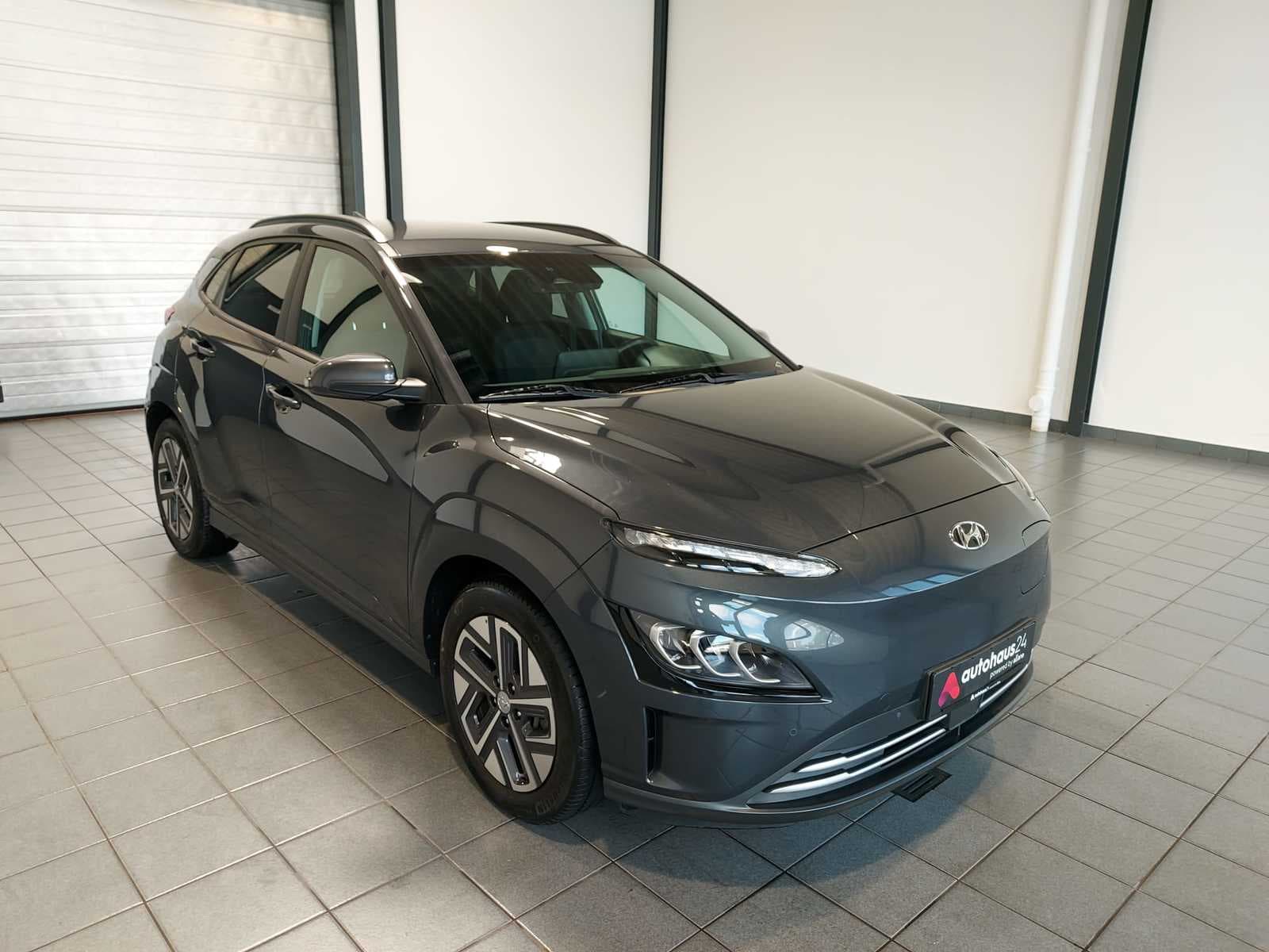 Hyundai Kona SUV / Crossover / Geländewagen HYUNDAI Kona ELEKTRO 150kW Select-Paket Sports Utility Vehicle #1