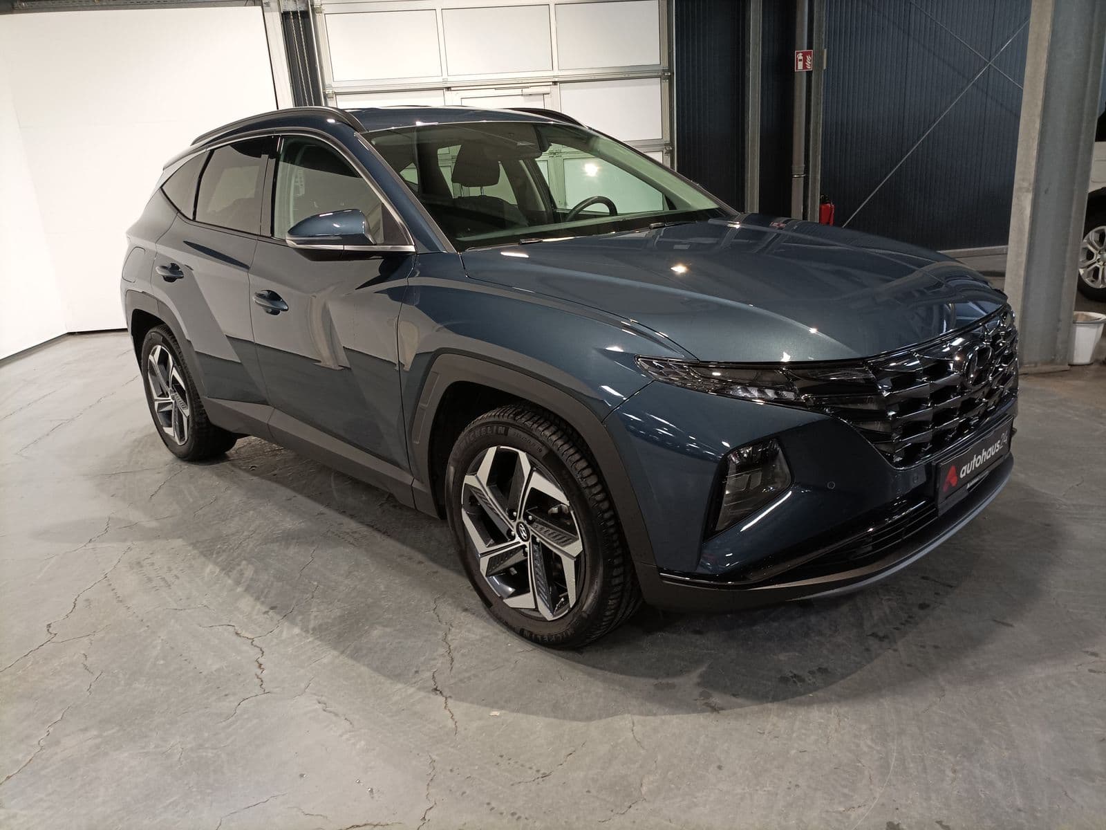 Hyundai Tucson SUV / Crossover / Geländewagen HYUNDAI Tucson 1.6 T-GDI Plug-in Hybrid 4WD Auto Sports Utility Vehicle #1