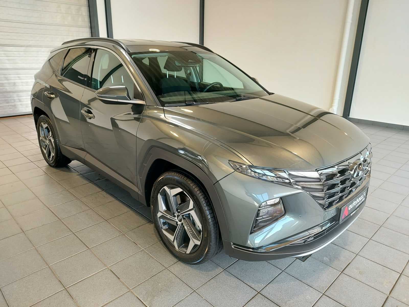 Hyundai Tucson SUV / Crossover / Geländewagen HYUNDAI Tucson 1.6 T-GDI Plug-in Hybrid 4WD Auto Sports Utility Vehicle #1