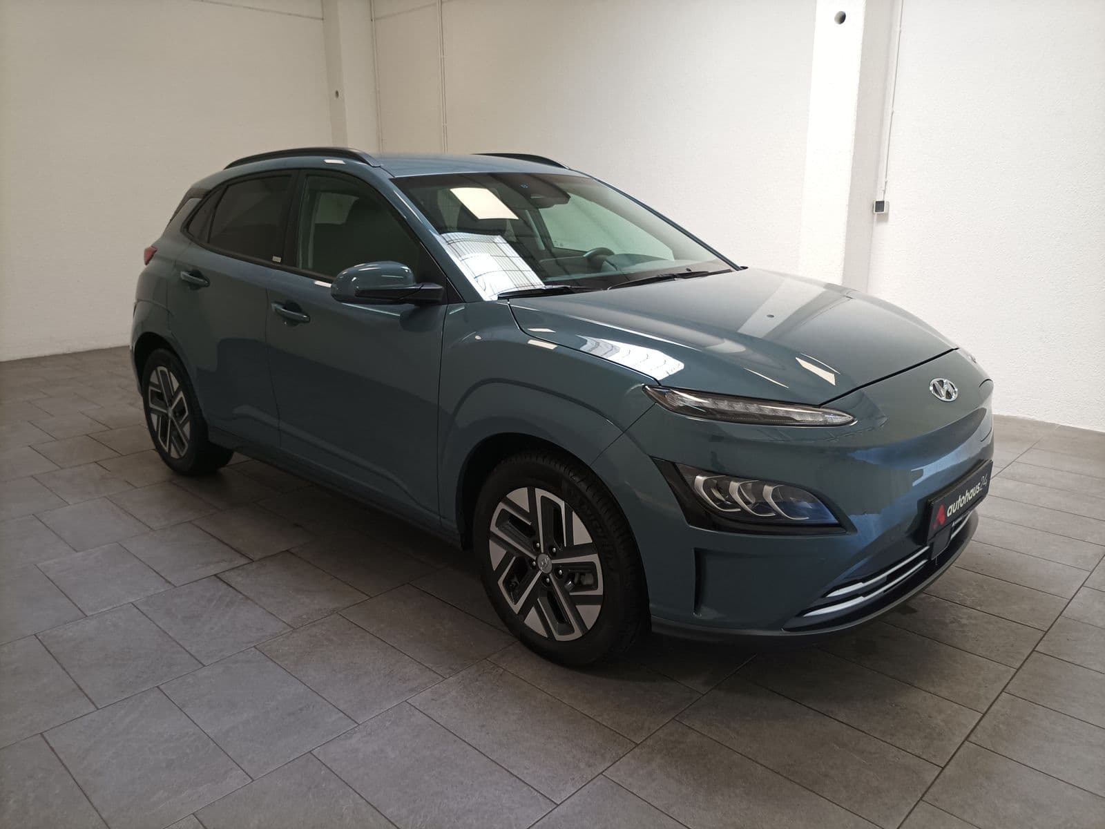 Hyundai Kona SUV / Crossover / Geländewagen HYUNDAI Kona ELEKTRO 100kW Sports Utility Vehicle #1