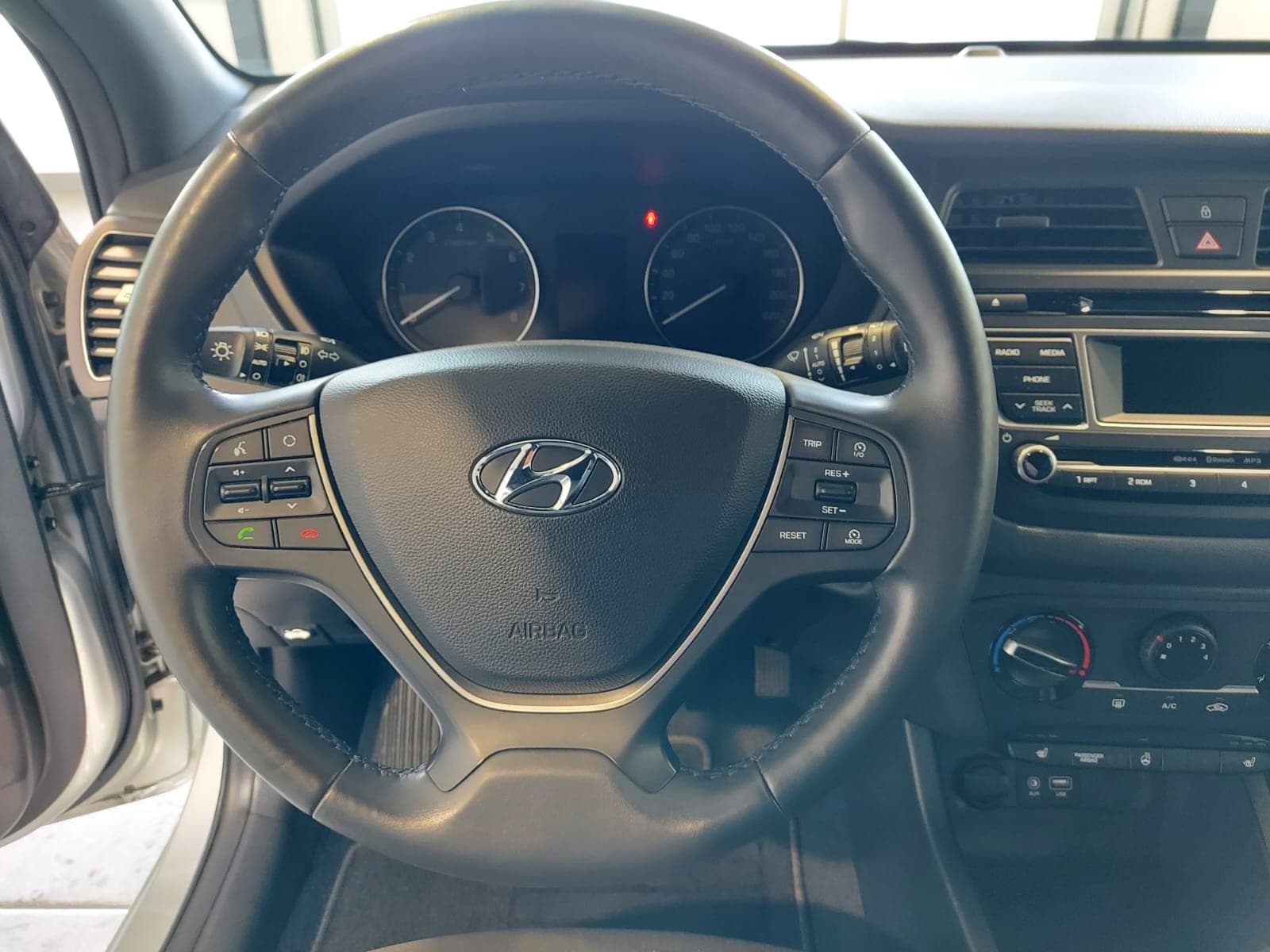 Hyundai i20 Limousine i20 1.2 Pure (EURO 6d-TEMP) #10
