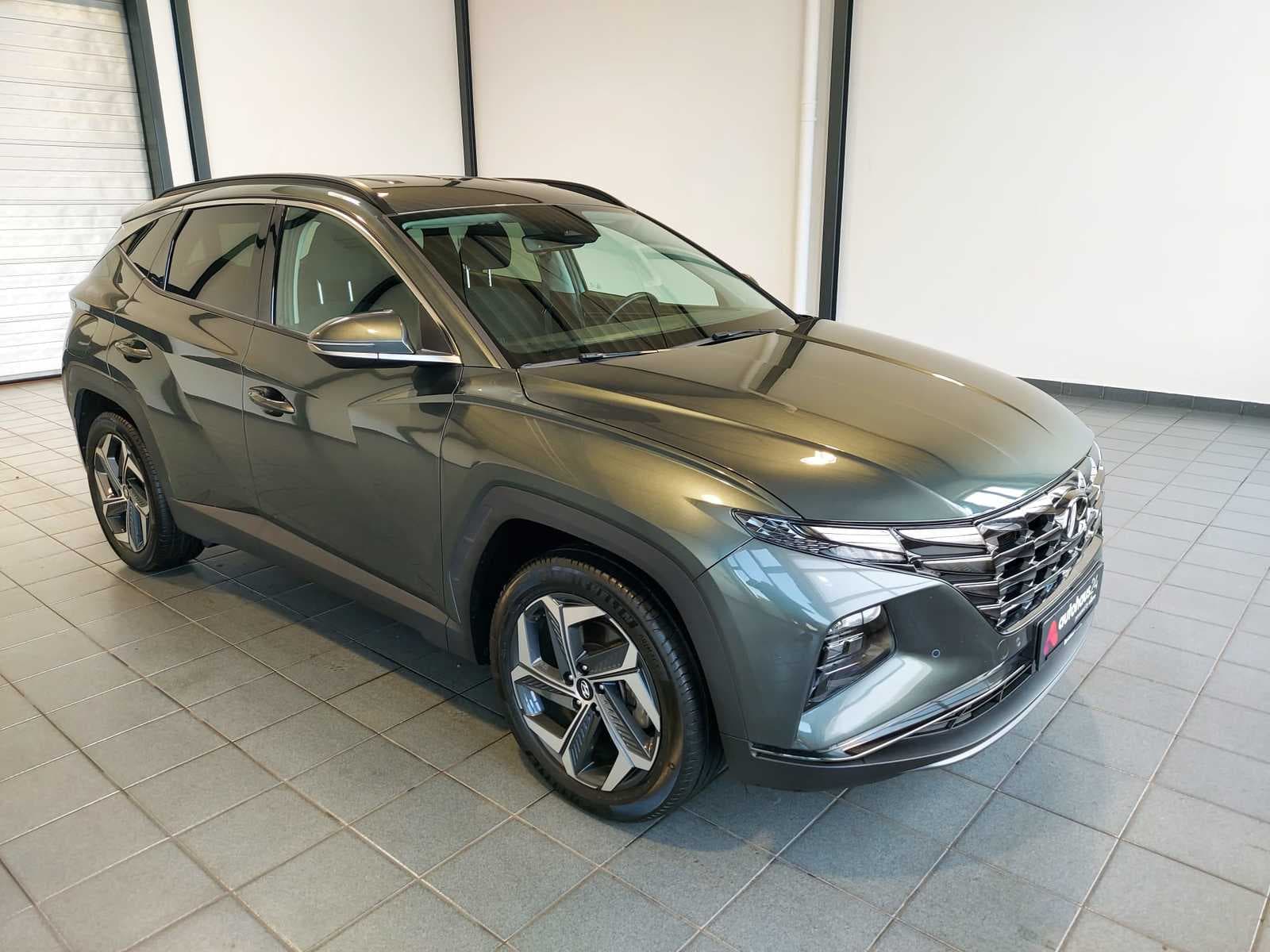 Hyundai Tucson SUV / Crossover / Geländewagen HYUNDAI Tucson 1.6 T-GDI Plug-in Hybrid 4WD Auto Sports Utility Vehicle #1
