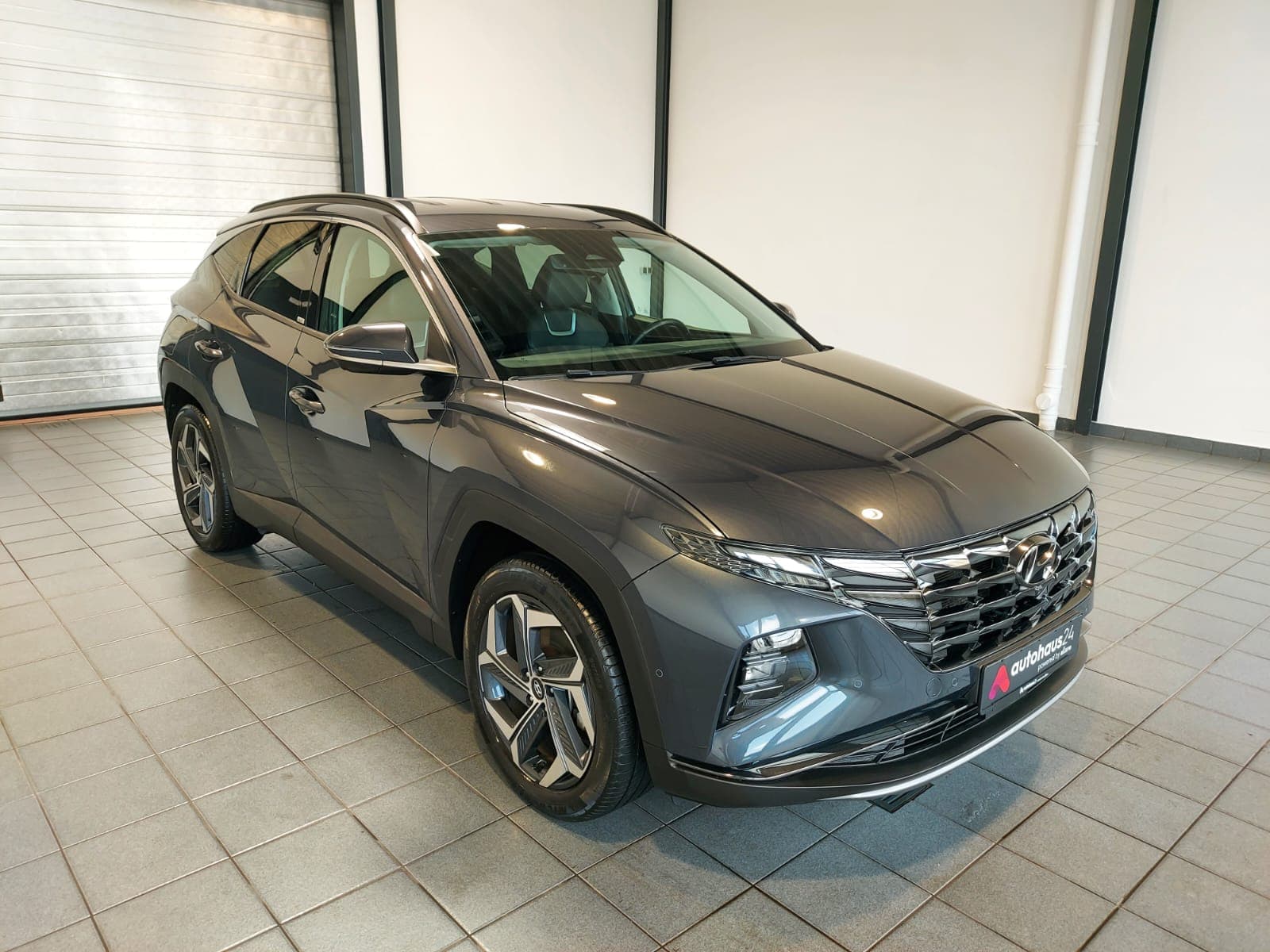 Hyundai Tucson SUV / Crossover / Geländewagen HYUNDAI Tucson 1.6 T-GDI Plug-in Hybrid 4WD Auto Sports Utility Vehicle #1