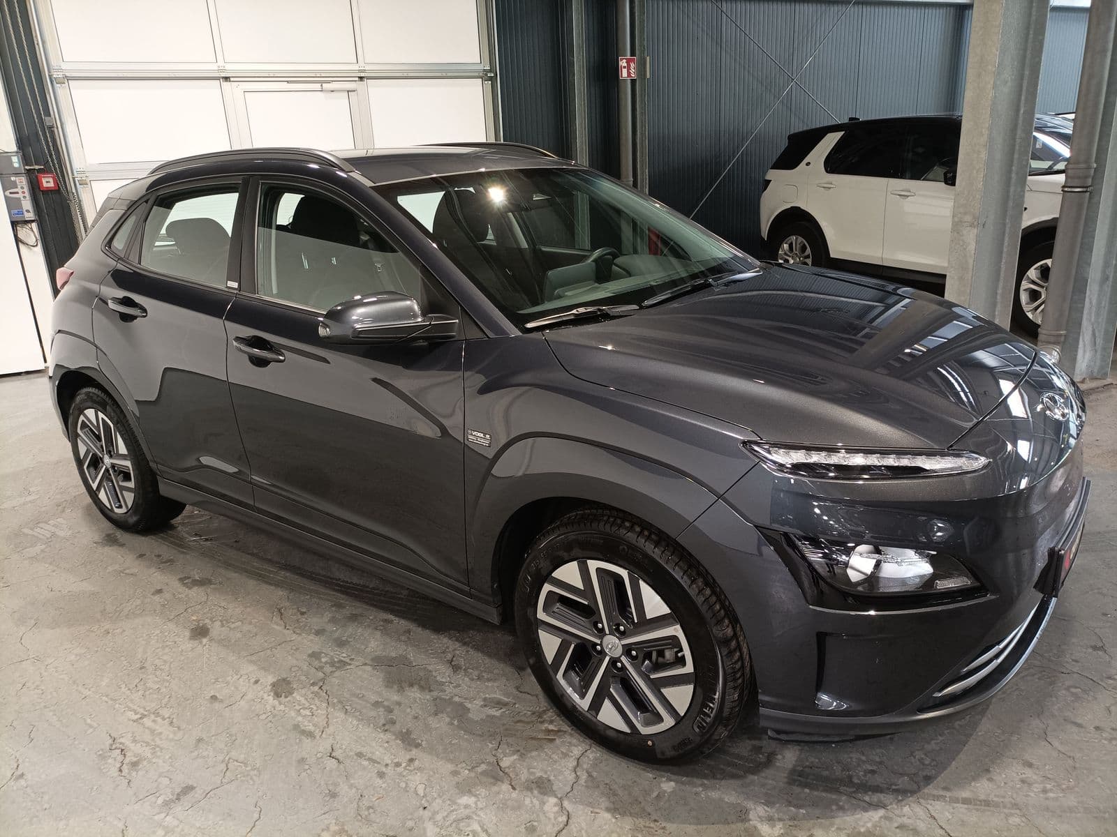 Hyundai Kona SUV / Crossover / Geländewagen HYUNDAI Kona ELEKTRO 100kW Sports Utility Vehicle #1