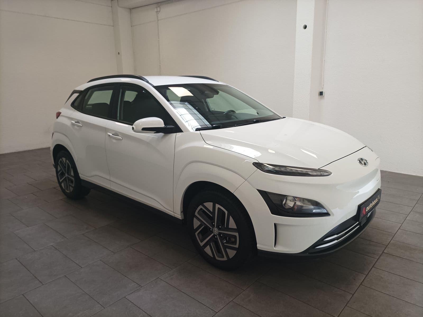 Hyundai Kona SUV / Crossover / Geländewagen HYUNDAI Kona ELEKTRO 100kW Sports Utility Vehicle #1