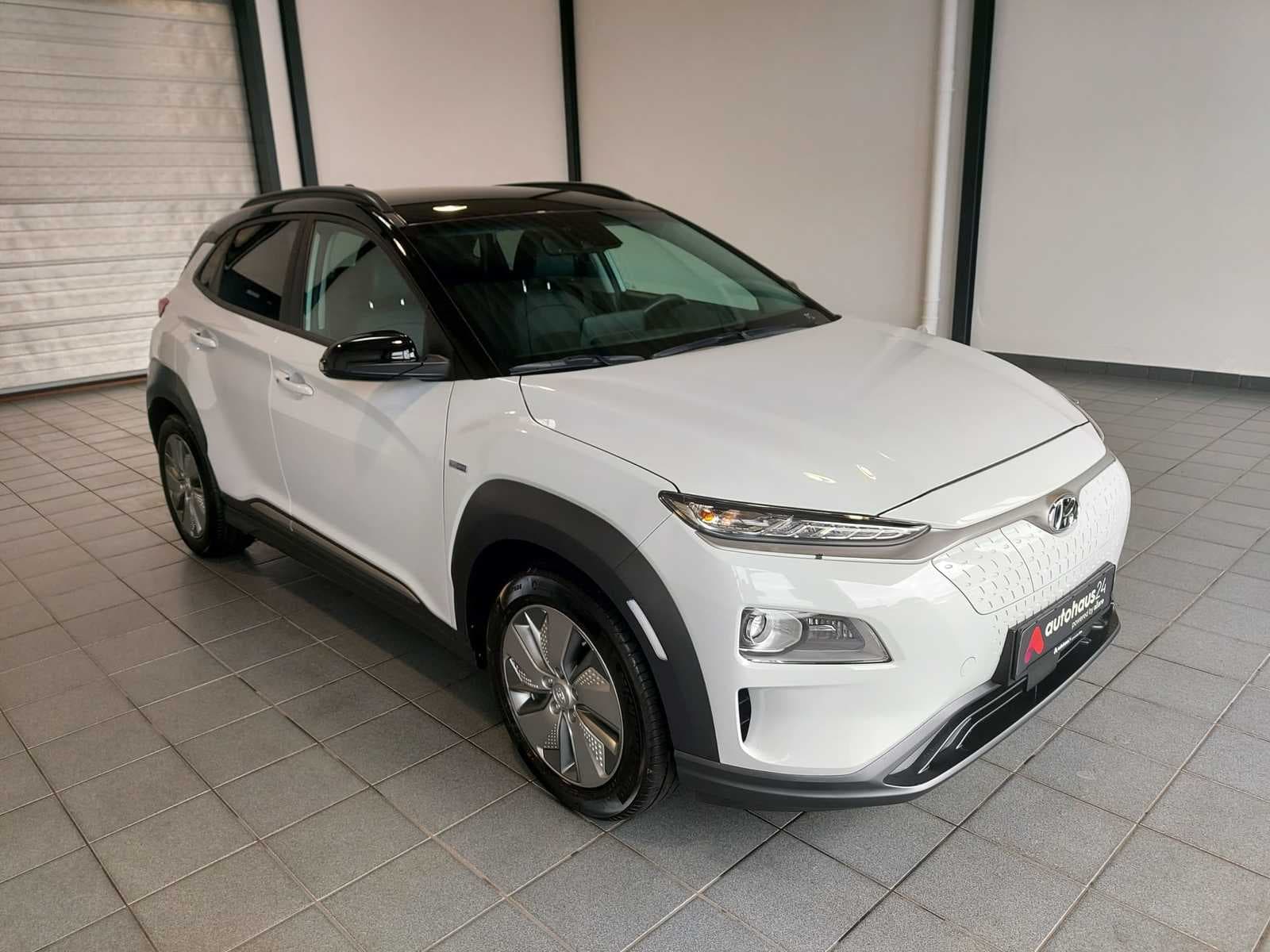 Hyundai Kona SUV / Crossover / Geländewagen HYUNDAI Kona ELEKTRO 100kW Sports Utility Vehicle #1
