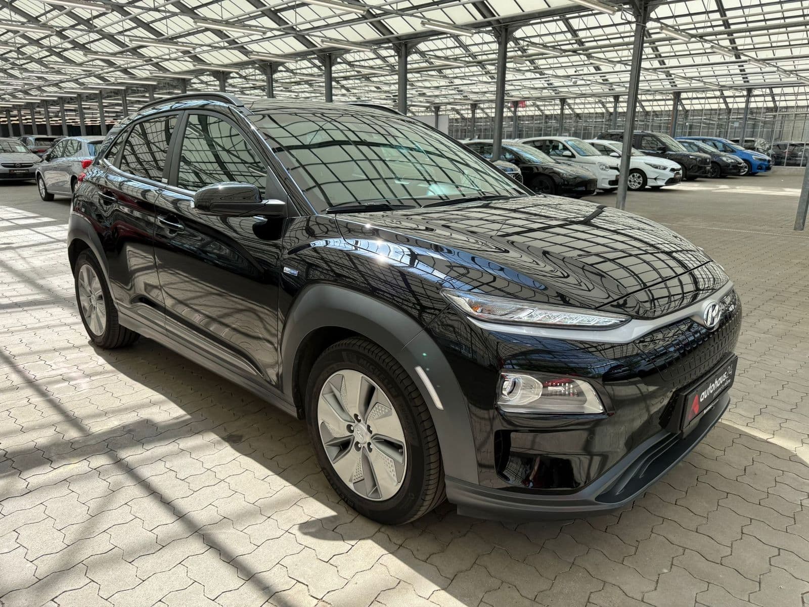 Hyundai Kona SUV / Crossover / Geländewagen HYUNDAI Kona ELEKTRO 150kW Select-Paket Sports Utility Vehicle #1