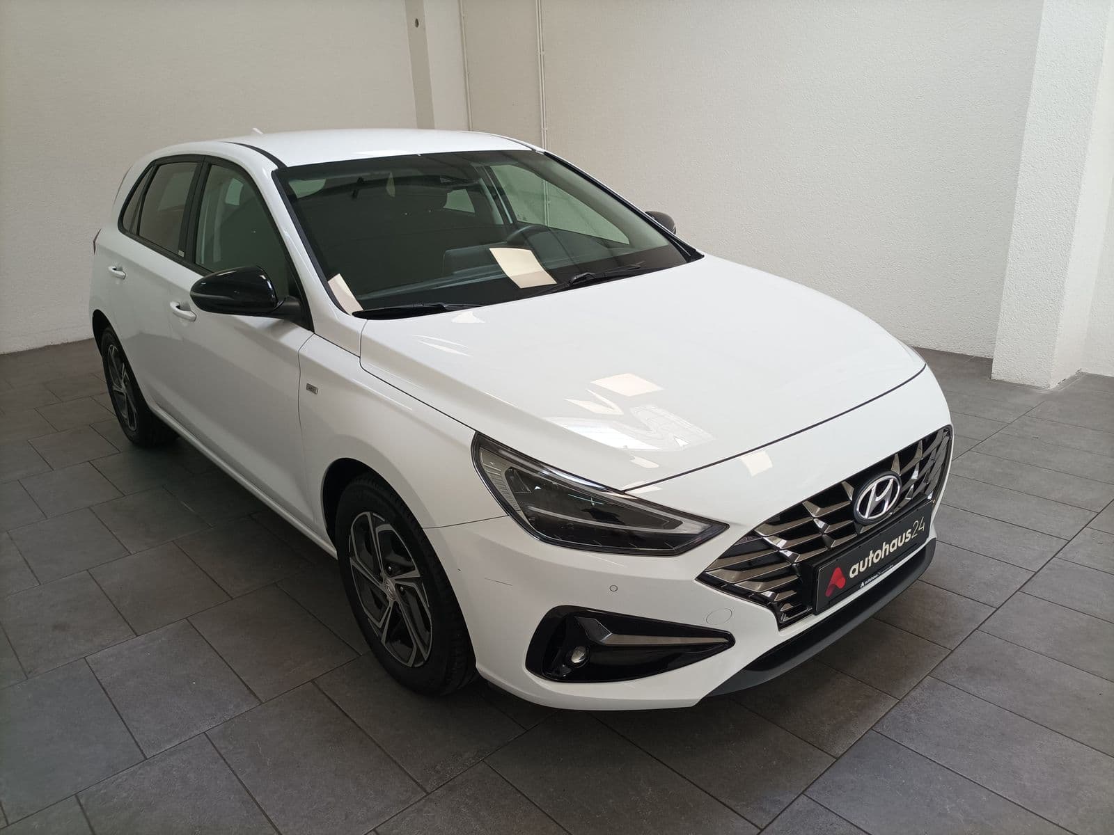 Hyundai i30 Limousine HYUNDAI i30 1.5 T-GDI Hybrid Trend Schräghecklimousine #1