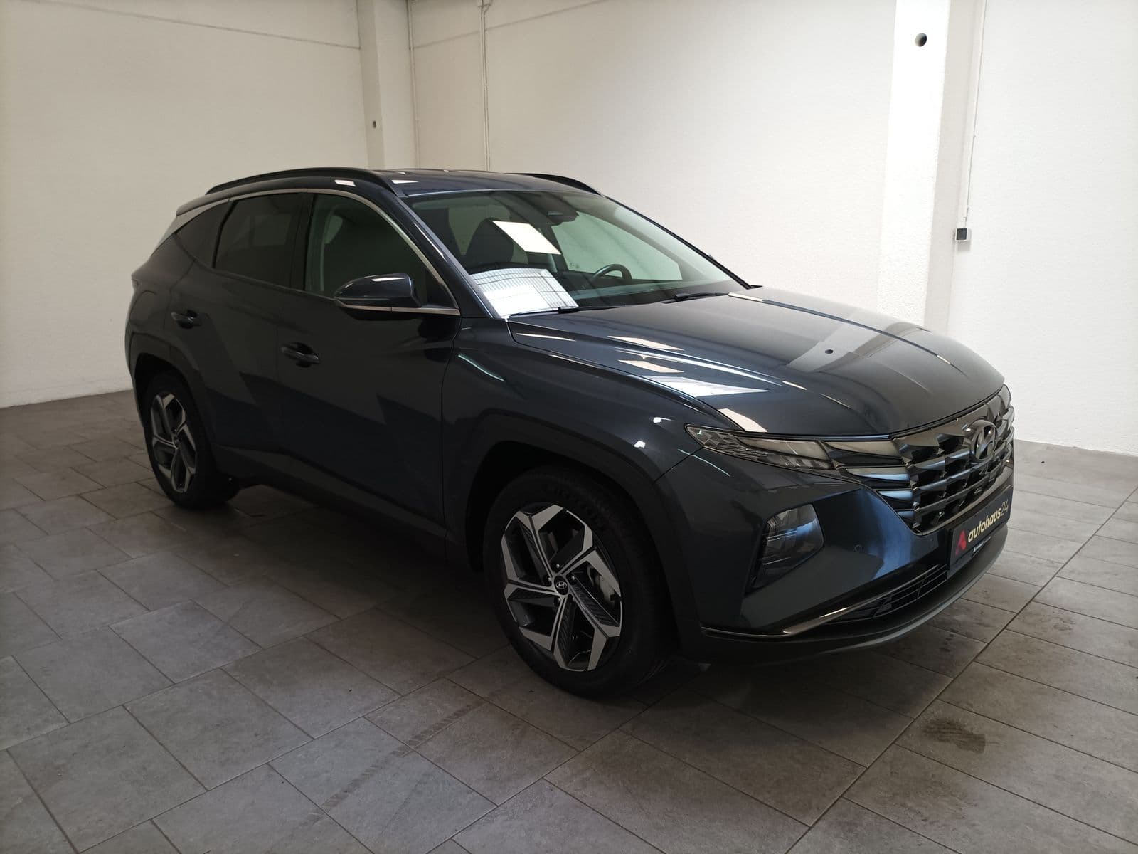 Hyundai Tucson SUV / Crossover / Geländewagen HYUNDAI Tucson 1.6 T-GDI Plug-in Hybrid 4WD Auto Sports Utility Vehicle #1