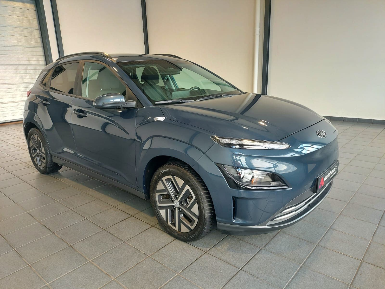Hyundai Kona SUV / Crossover / Geländewagen HYUNDAI Kona ELEKTRO 100kW Sports Utility Vehicle #1