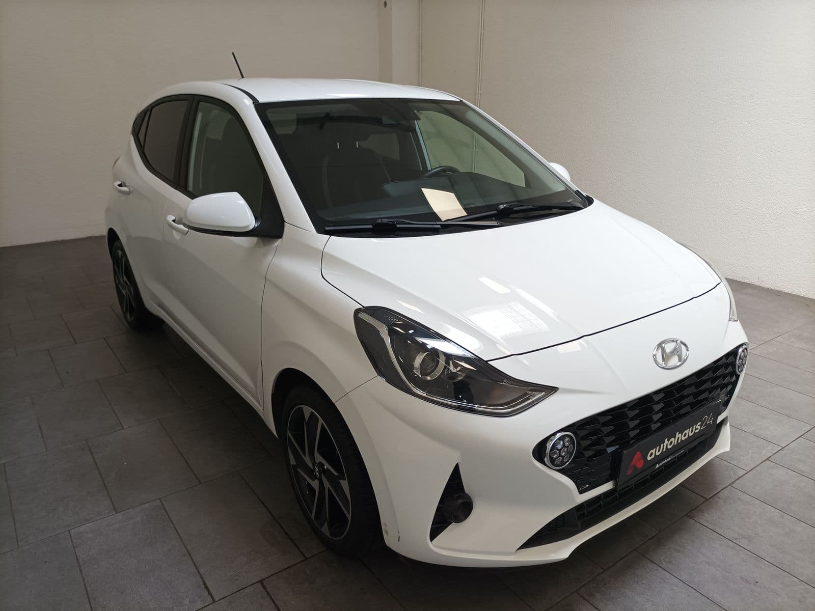 Hyundai i10 Limousine HYUNDAI i10 1.0 Pure Schräghecklimousine #1