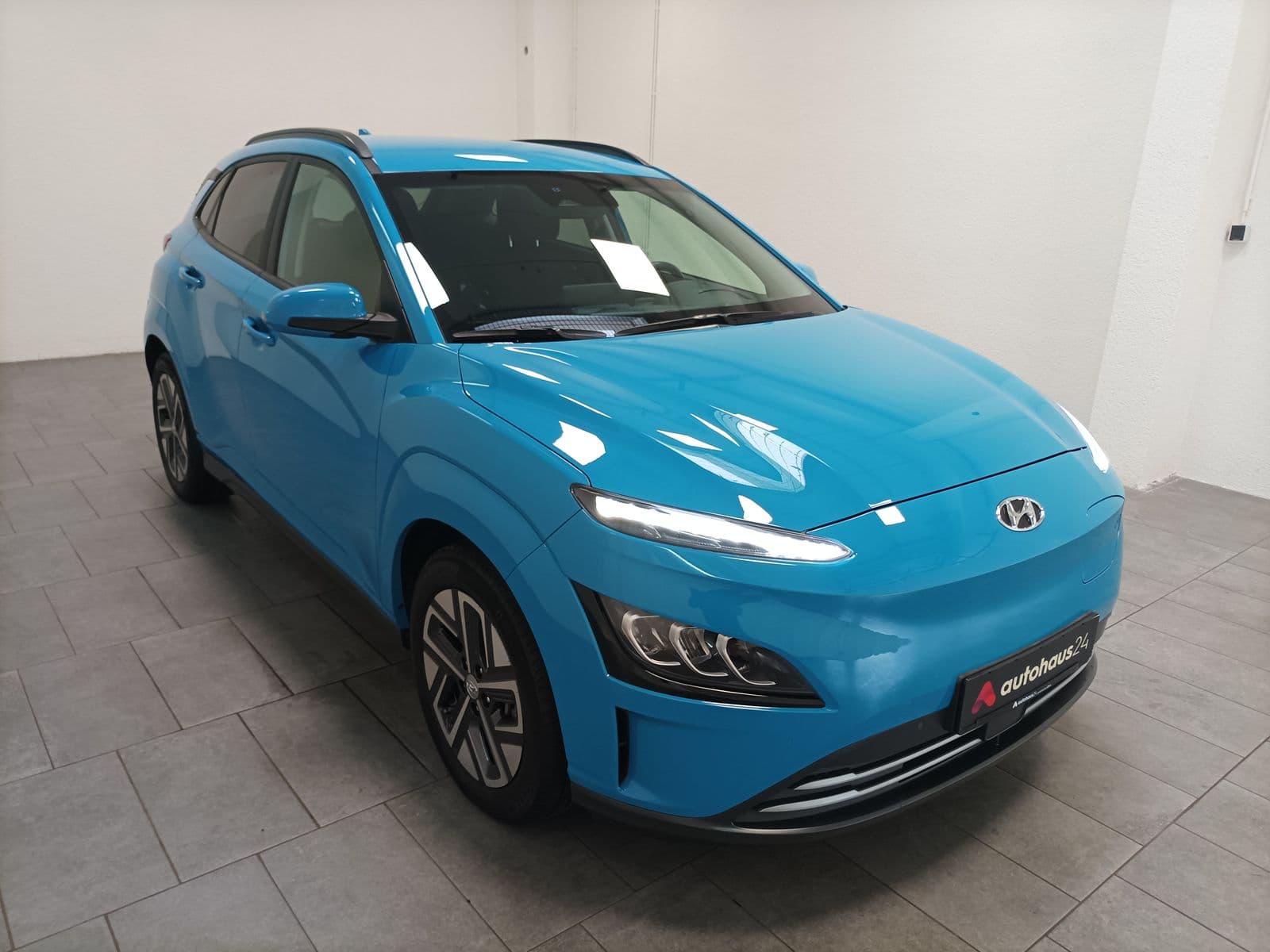 Hyundai Kona SUV / Crossover / Geländewagen HYUNDAI Kona ELEKTRO 150kW Sports Utility Vehicle #1