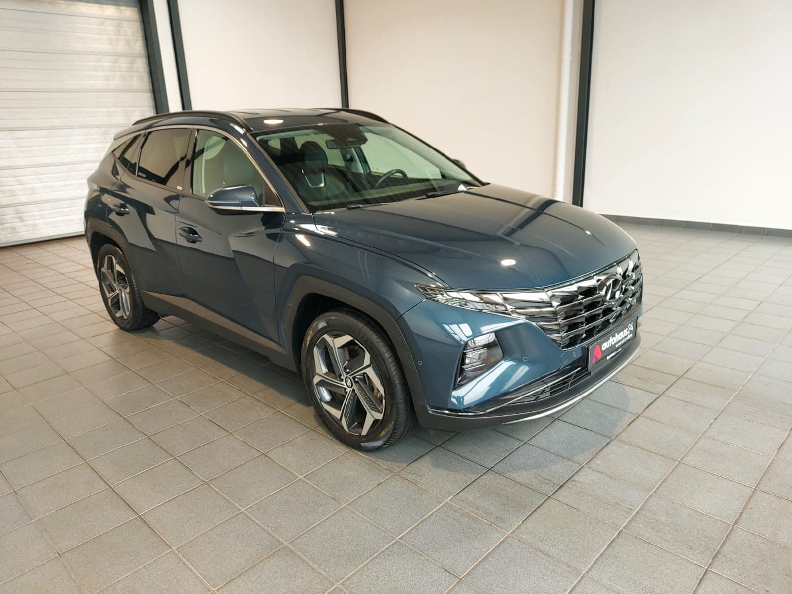 Hyundai Tucson SUV / Crossover / Geländewagen HYUNDAI Tucson 1.6 T-GDI Plug-in Hybrid 4WD Auto Sports Utility Vehicle #1