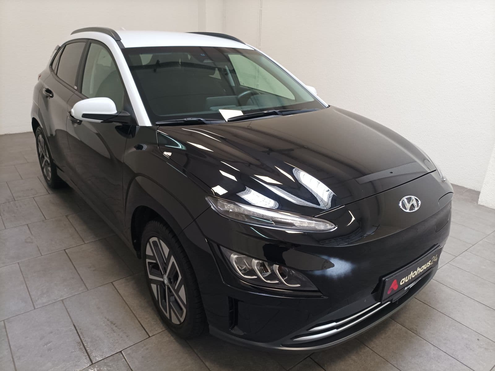 Hyundai Kona SUV / Crossover / Geländewagen HYUNDAI Kona ELEKTRO 100kW Sports Utility Vehicle #1