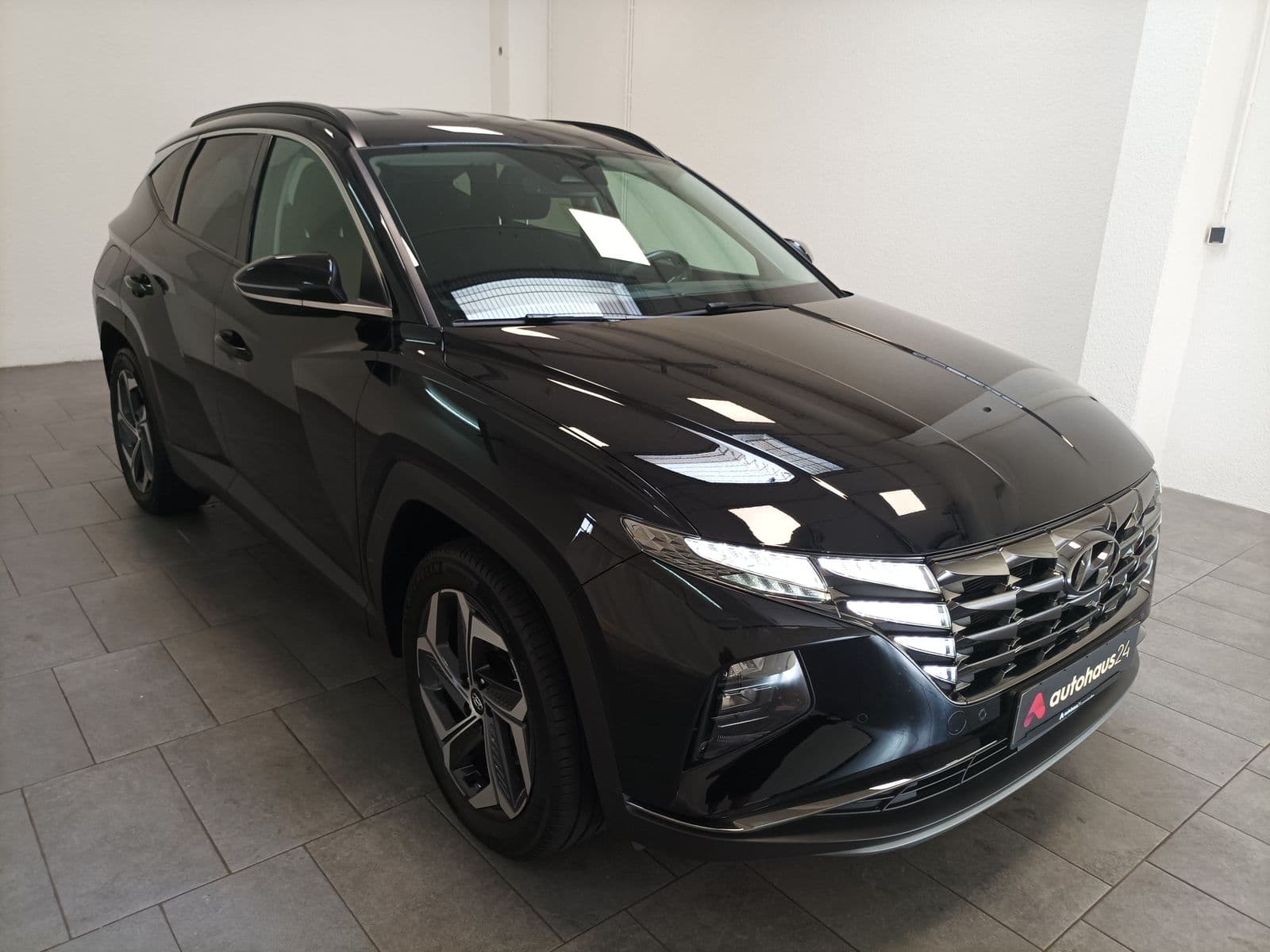 Hyundai Tucson SUV / Crossover / Geländewagen HYUNDAI Tucson 1.6 T-GDI Plug-in Hybrid 4WD Auto Sports Utility Vehicle #1