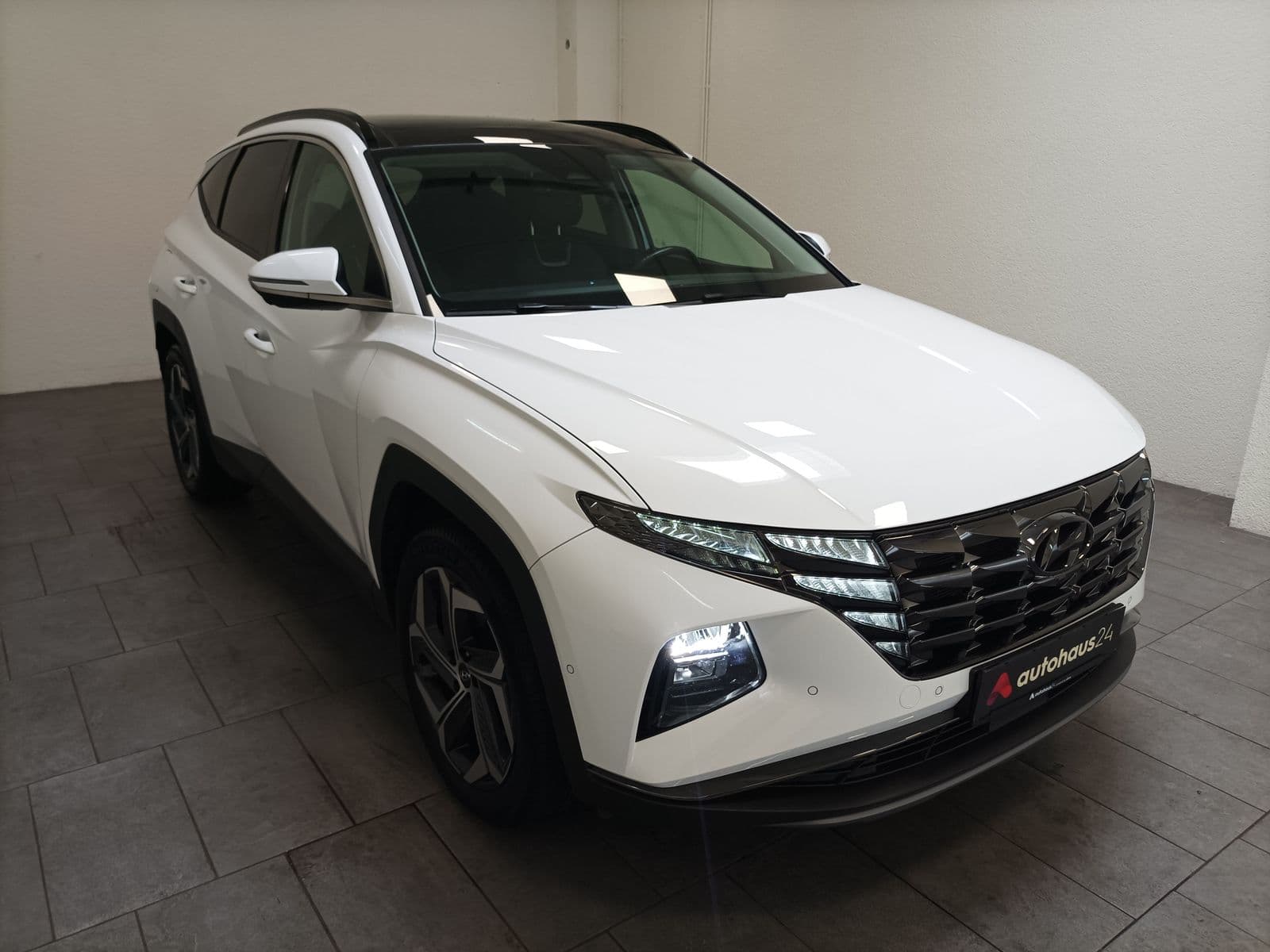 Hyundai Tucson SUV / Crossover / Geländewagen HYUNDAI Tucson 1.6 T-GDI Plug-in Hybrid 4WD Auto Sports Utility Vehicle #1