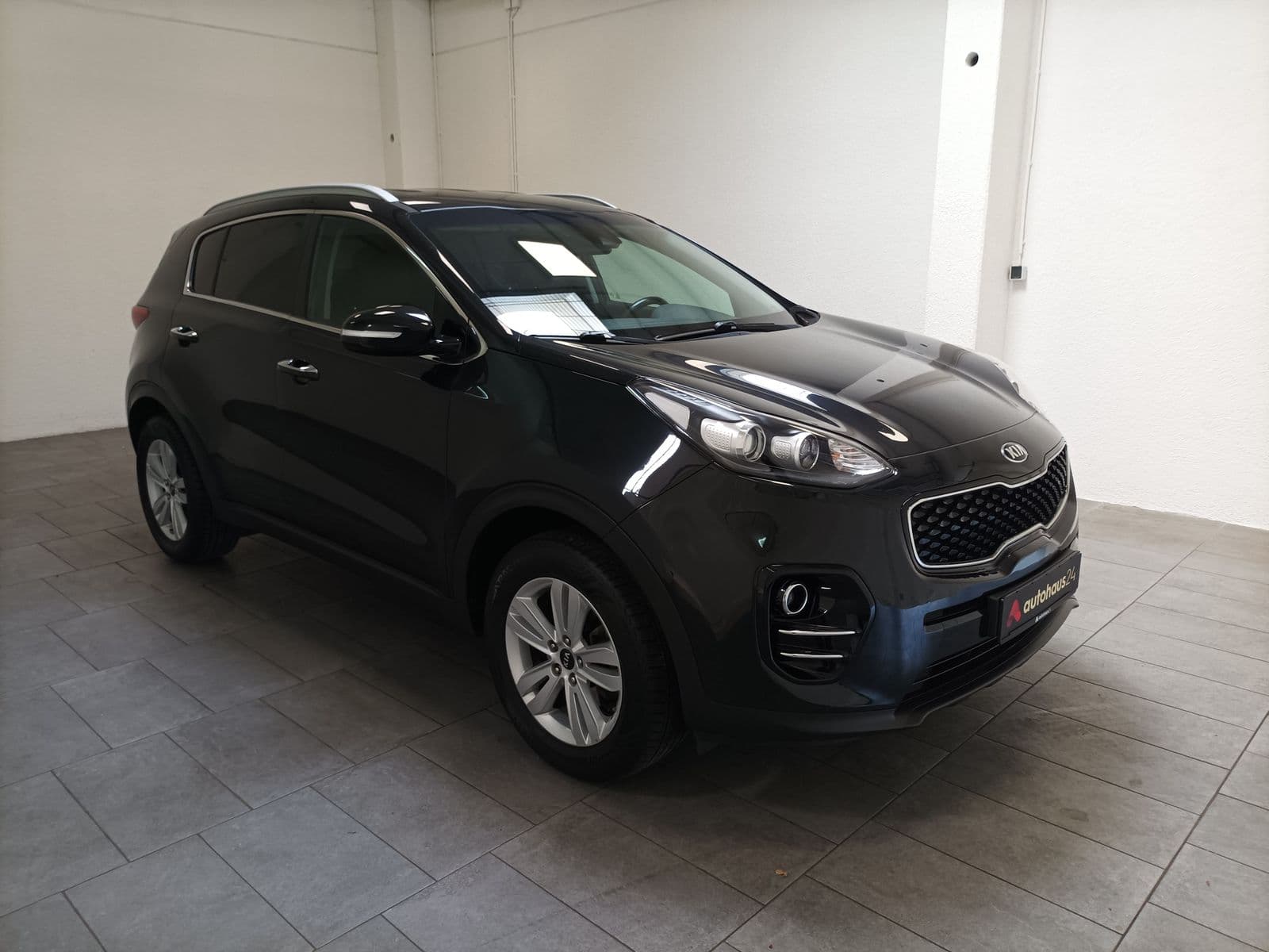 Kia Sportage SUV / Crossover / Geländewagen KIA Sportage 1.6 GDI 2WD Attract Sports Utility Vehicle #1