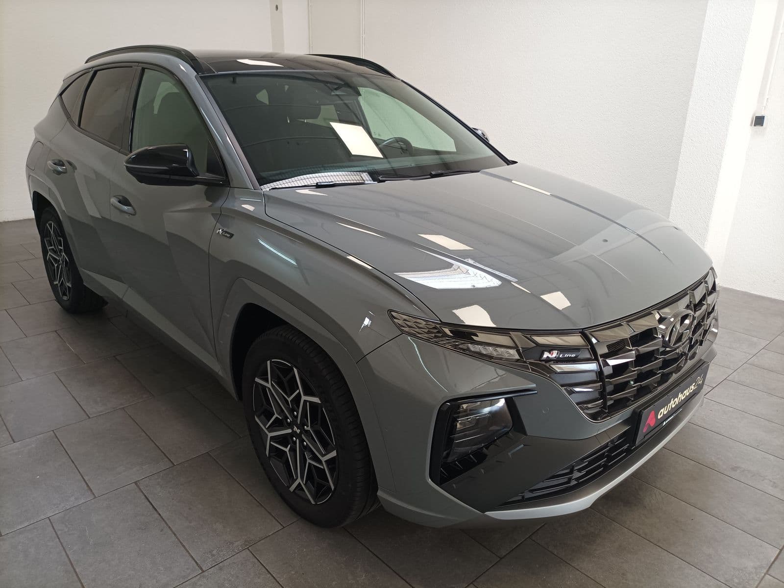 Hyundai Tucson SUV / Crossover / Geländewagen HYUNDAI Tucson 1.6 T-GDI Plug-in Hybrid 4WD Auto Sports Utility Vehicle #1