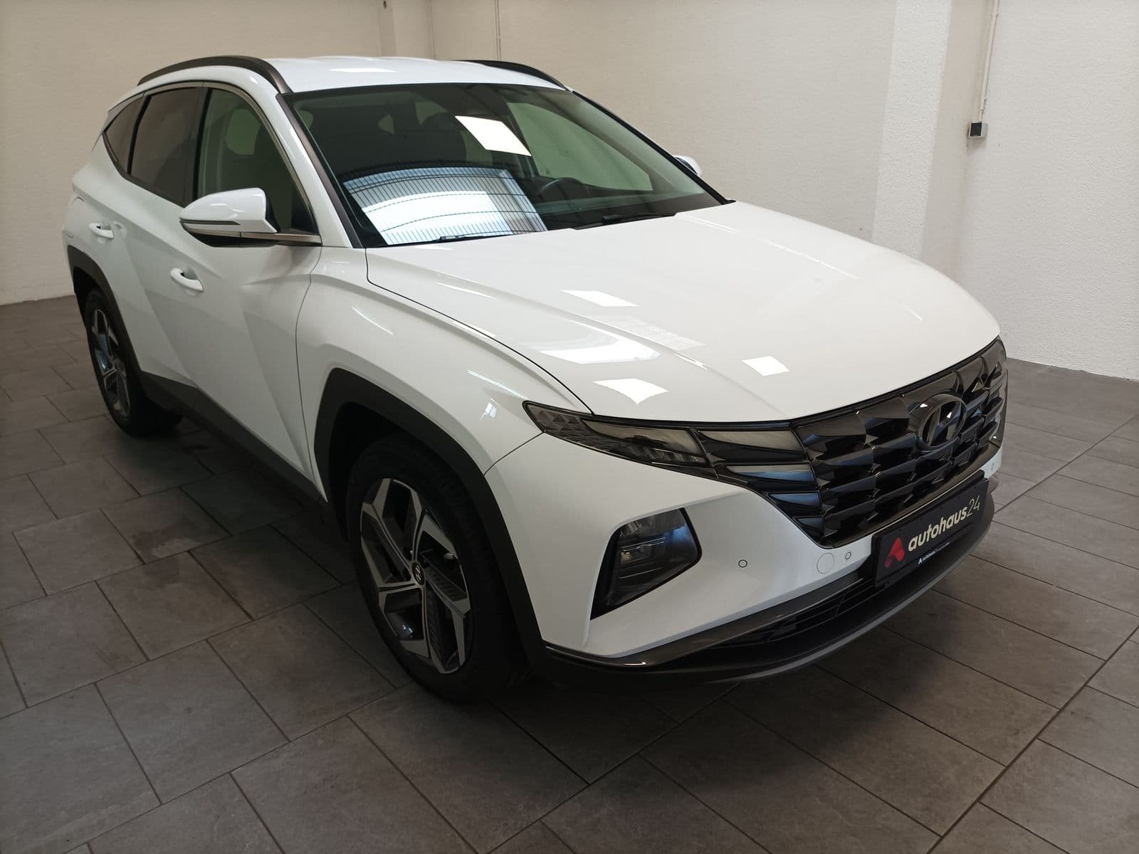Hyundai Tucson SUV / Crossover / Geländewagen HYUNDAI Tucson 1.6 T-GDI Plug-in Hybrid 4WD Auto Sports Utility Vehicle #1